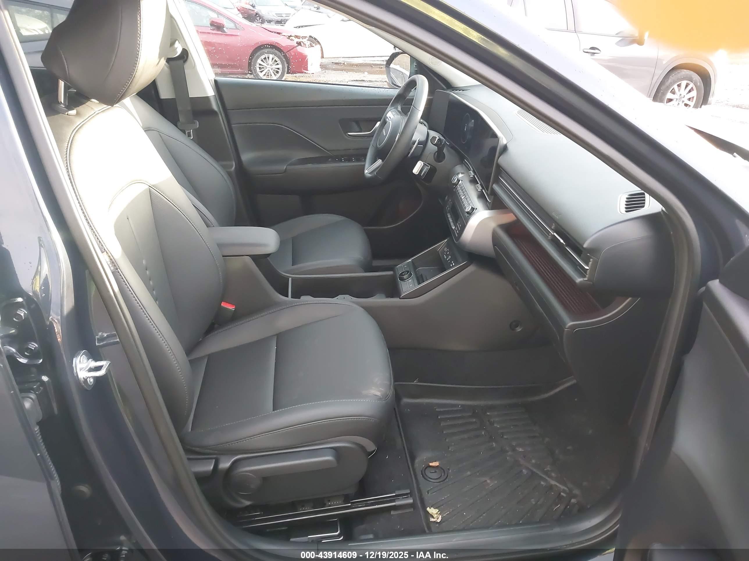 HYUNDAI KONA image 5