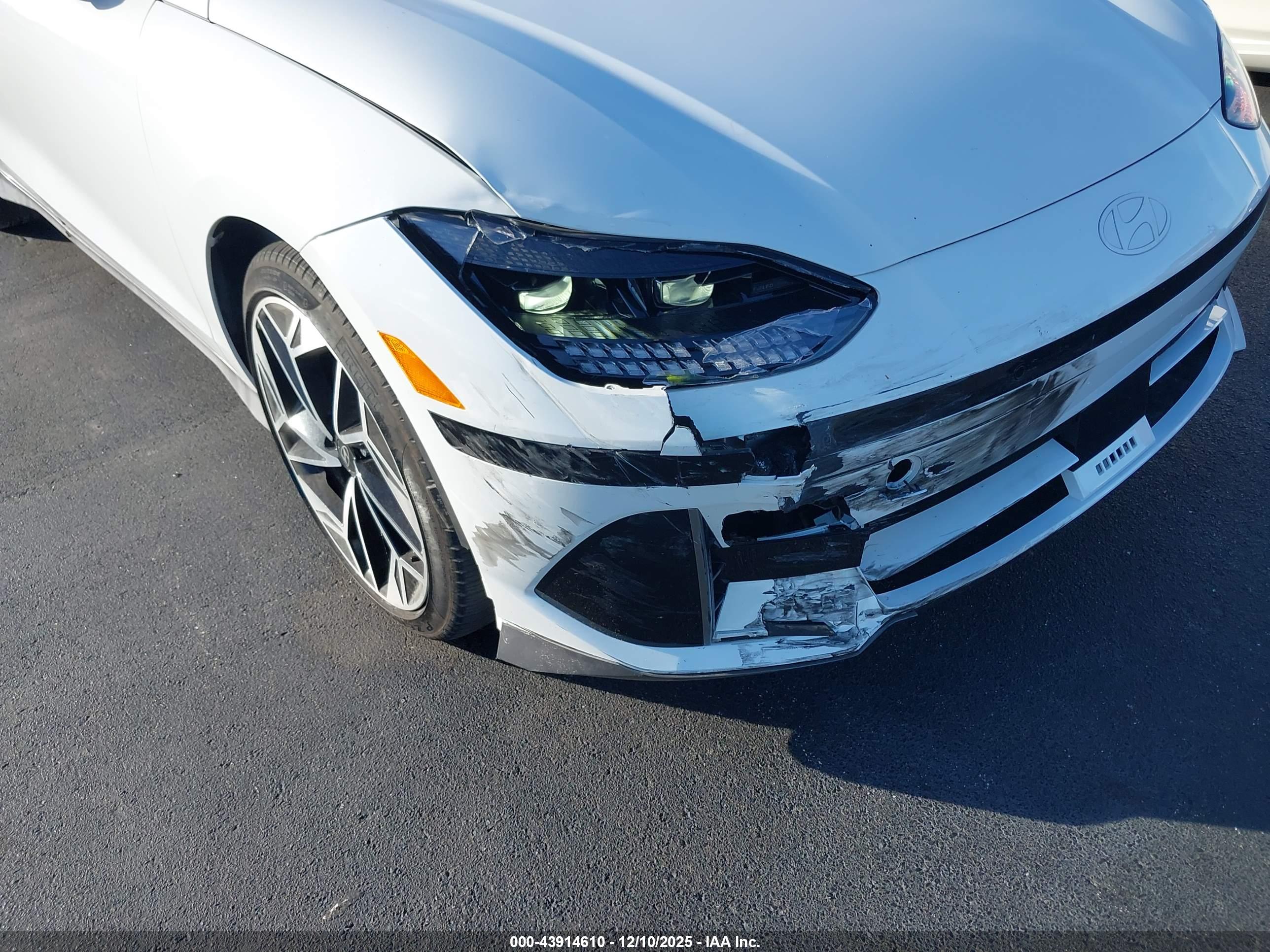 HYUNDAI IONIQ image 6