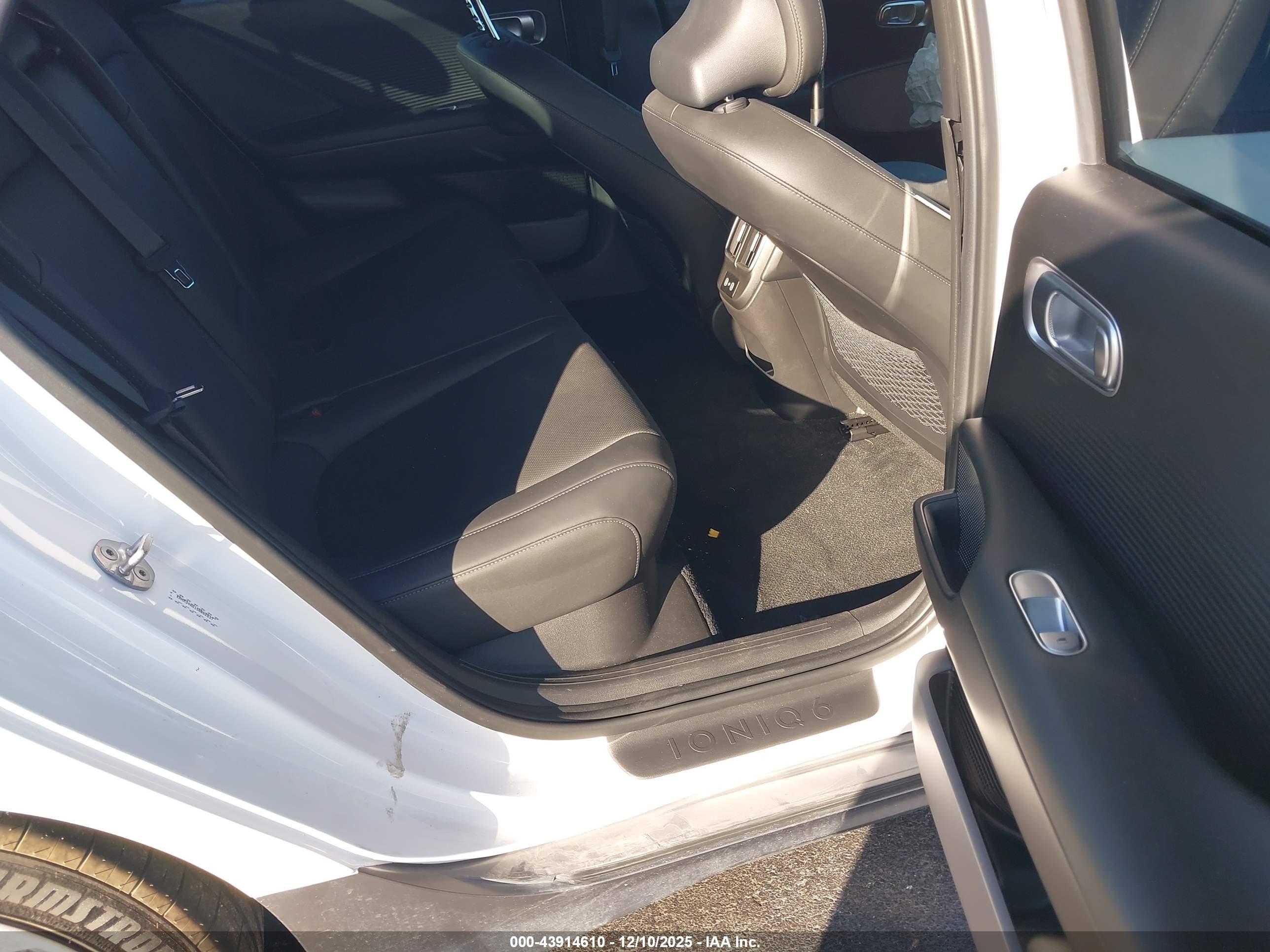 HYUNDAI IONIQ image 8