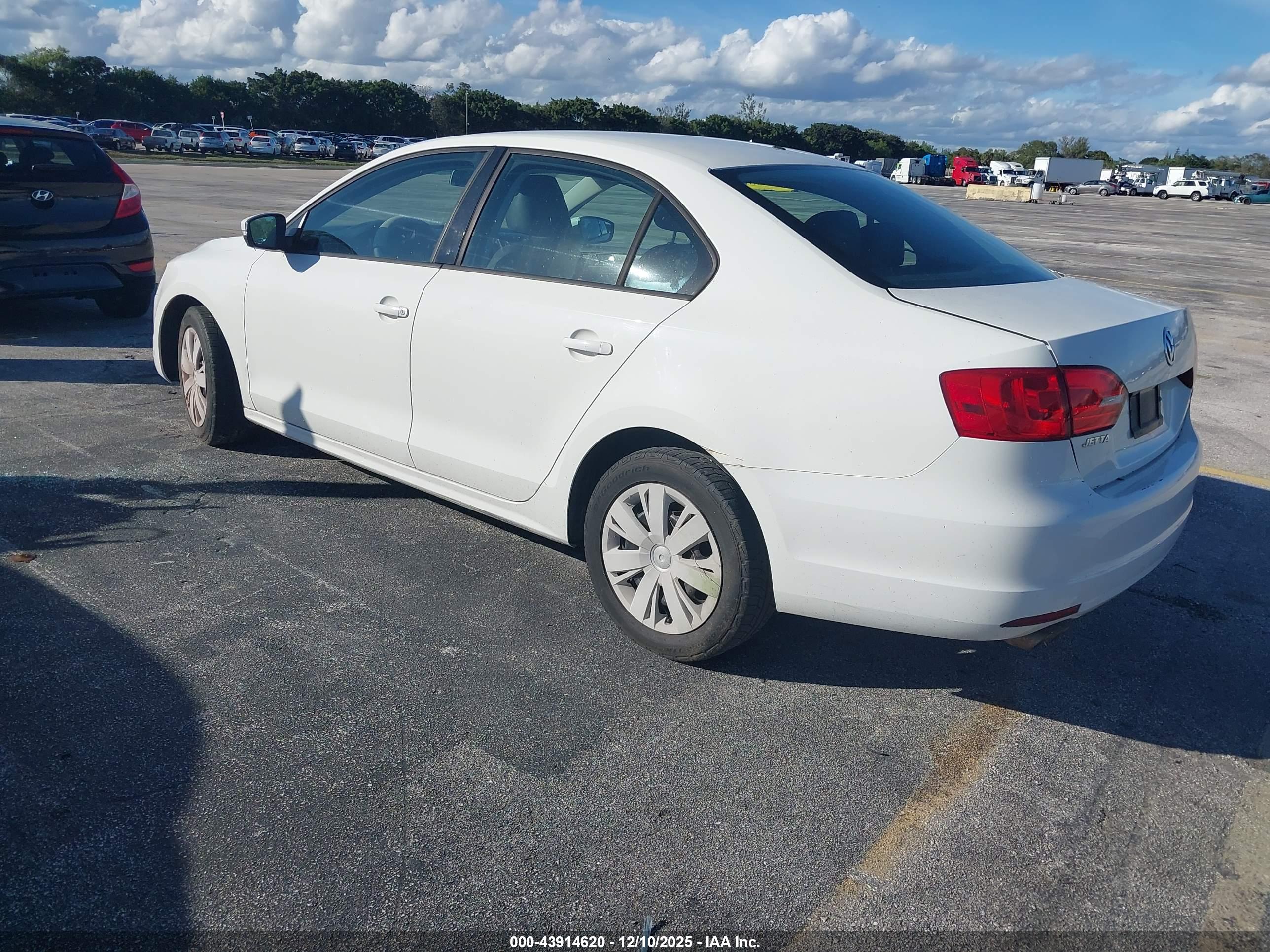 VOLKSWAGEN JETTA image 3