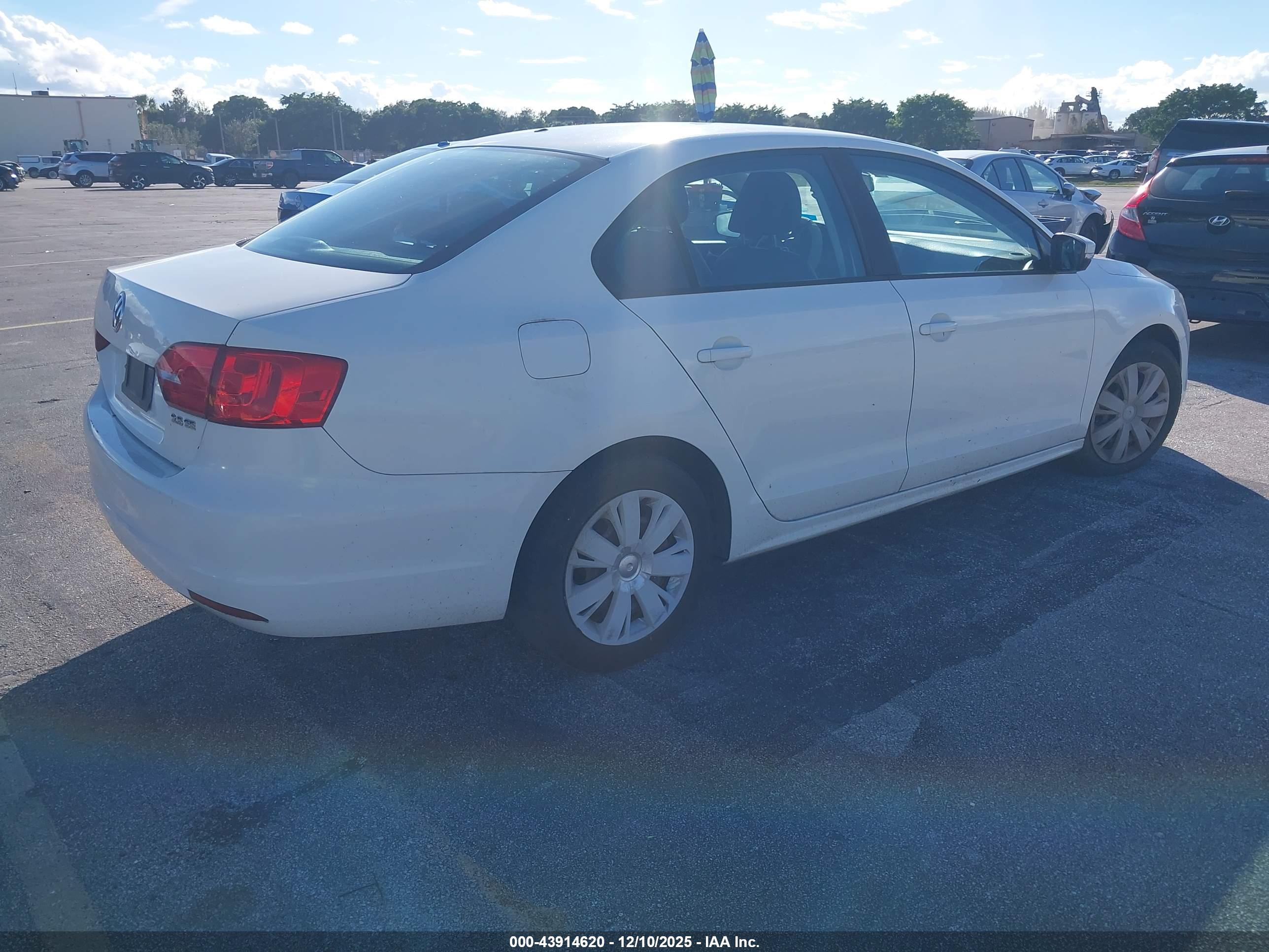 VOLKSWAGEN JETTA image 4