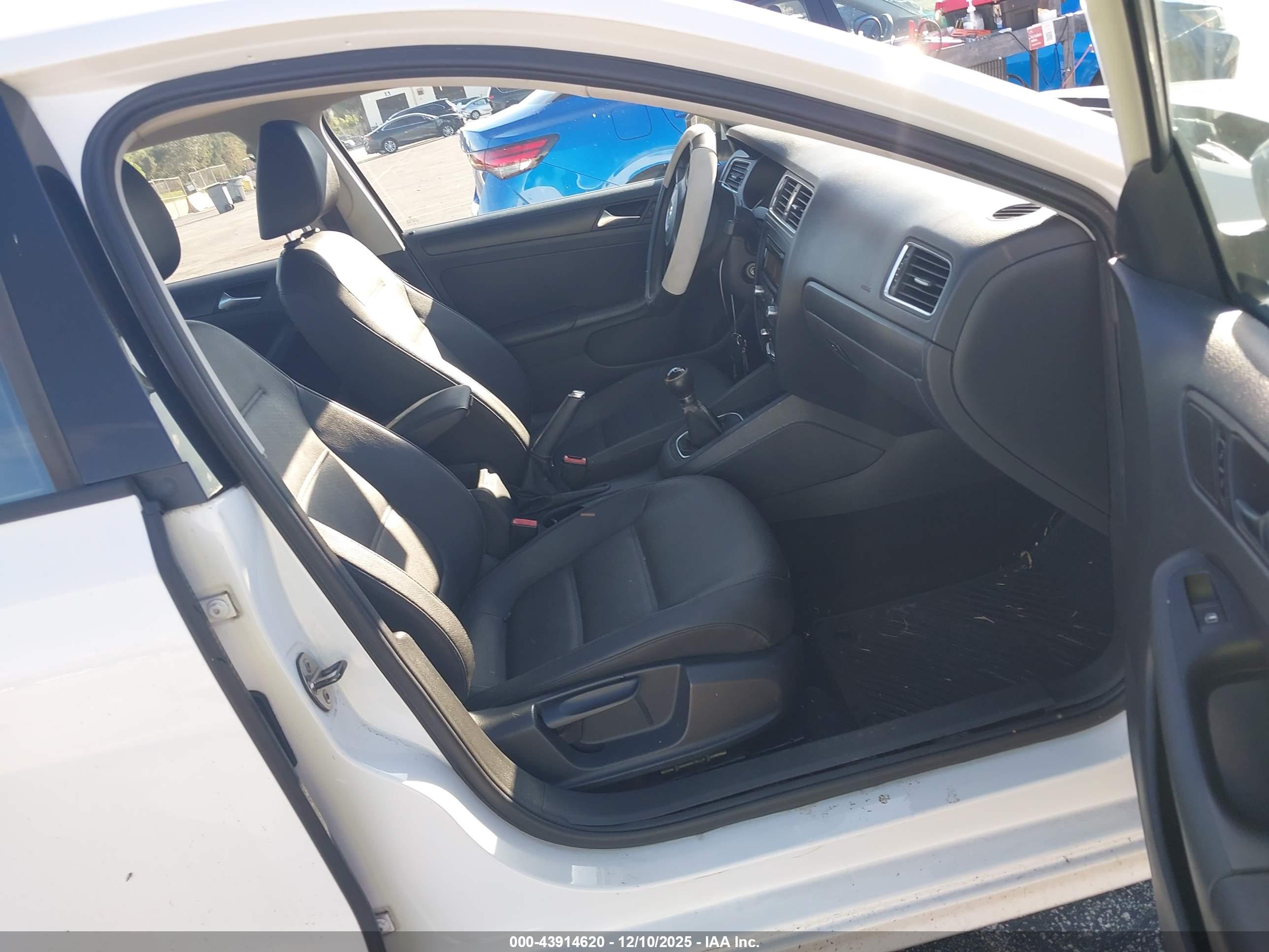 VOLKSWAGEN JETTA image 5