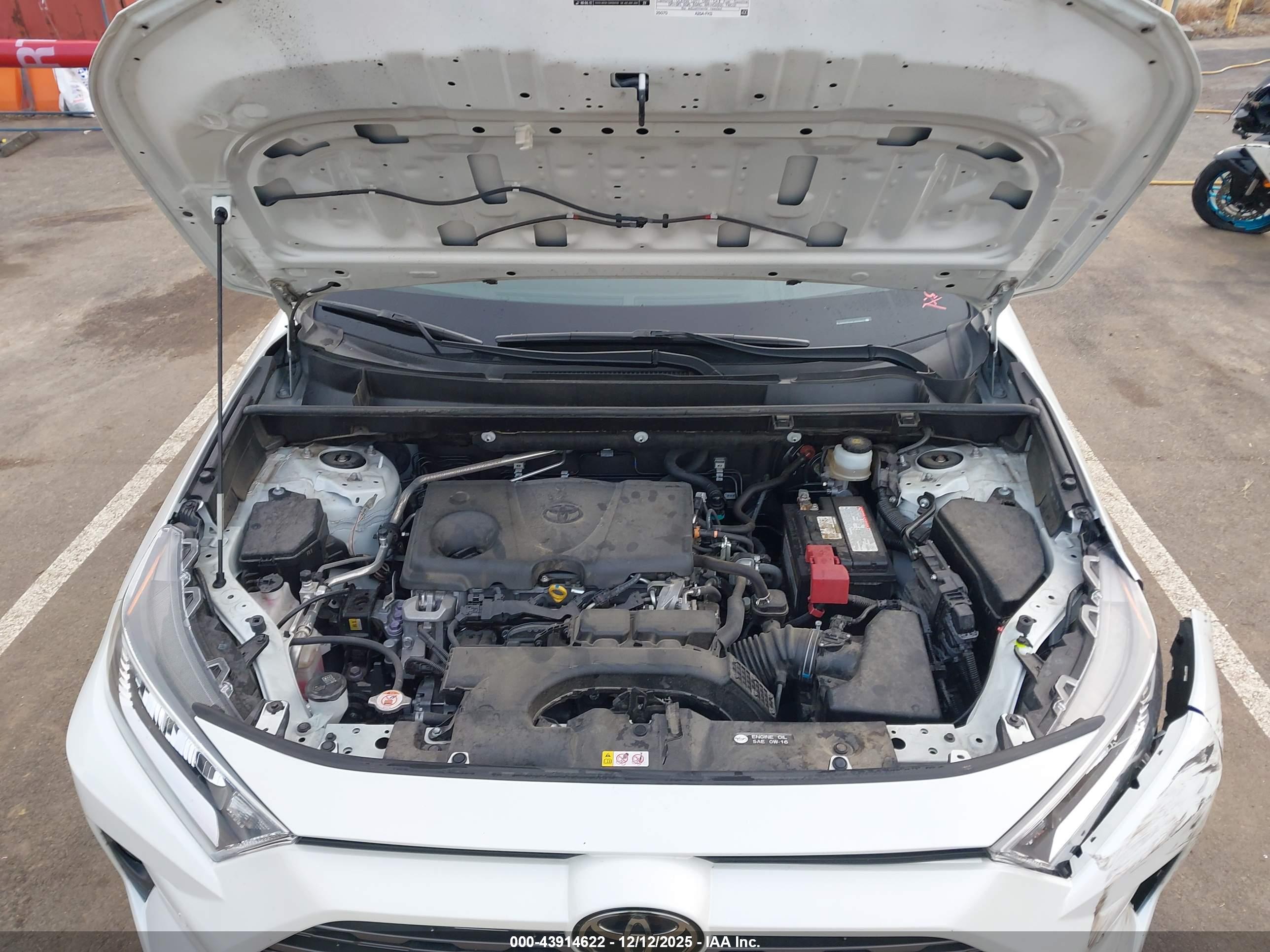 TOYOTA RAV4 image 10