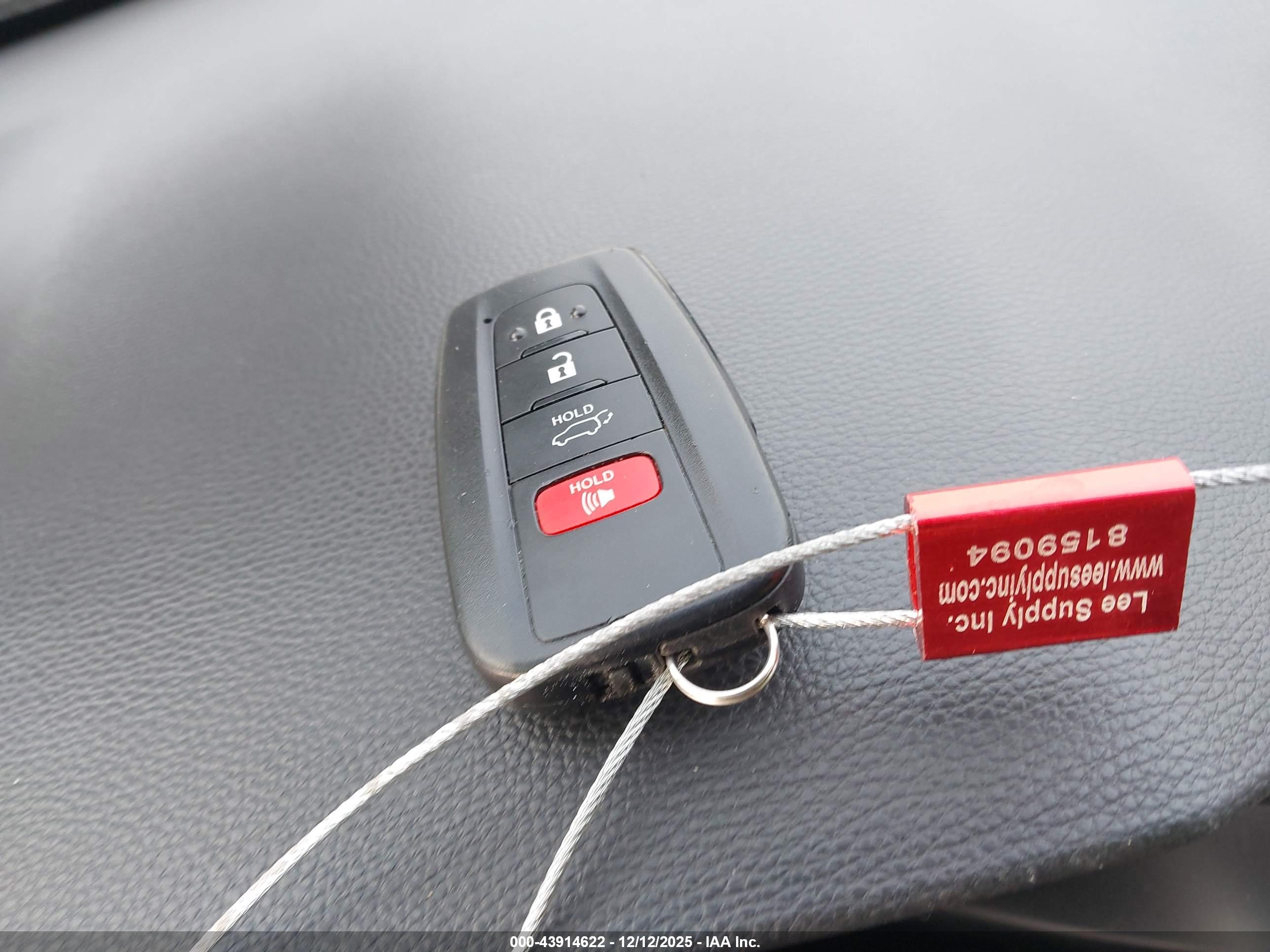 TOYOTA RAV4 image 11