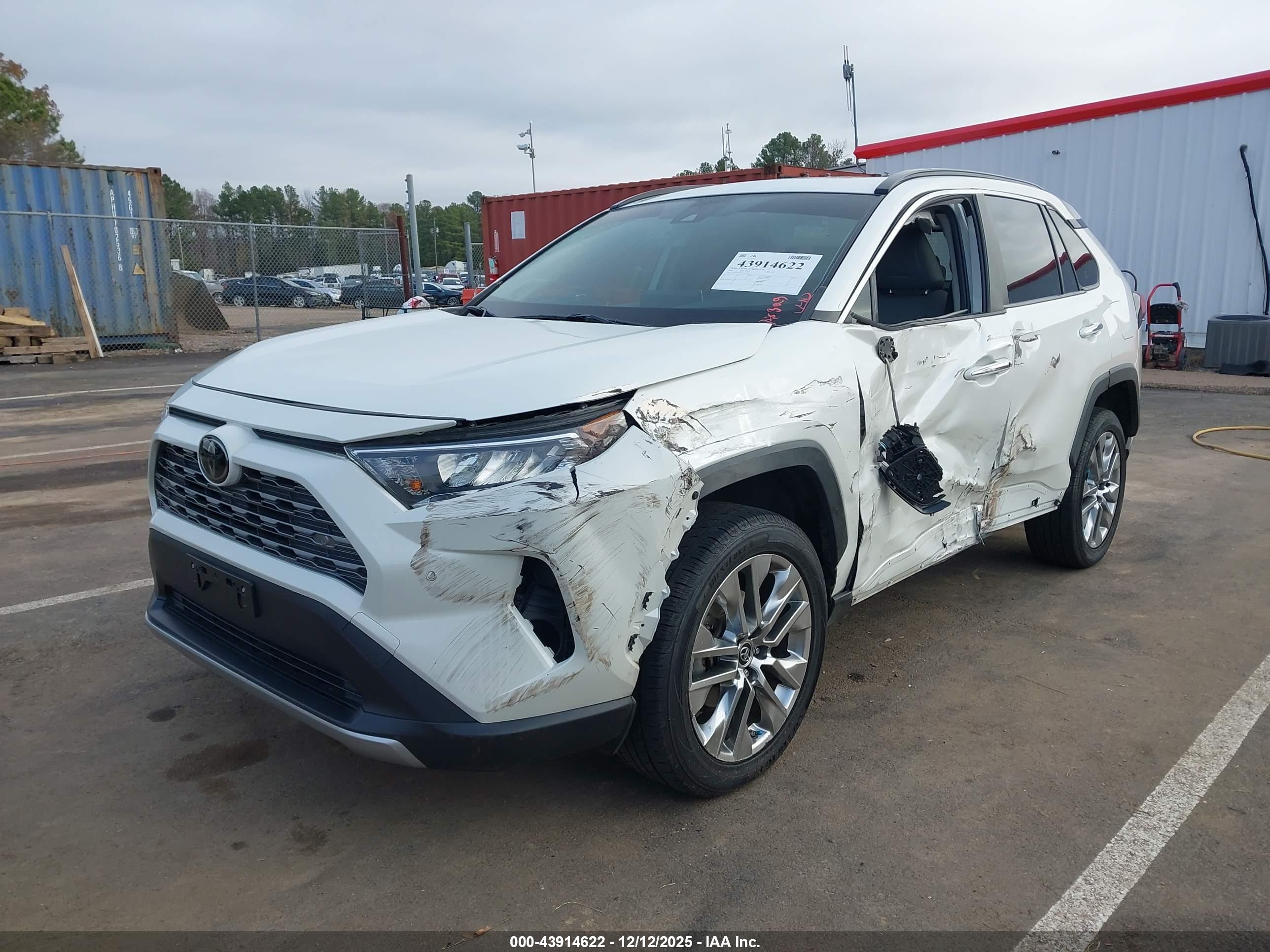 TOYOTA RAV4 image 6