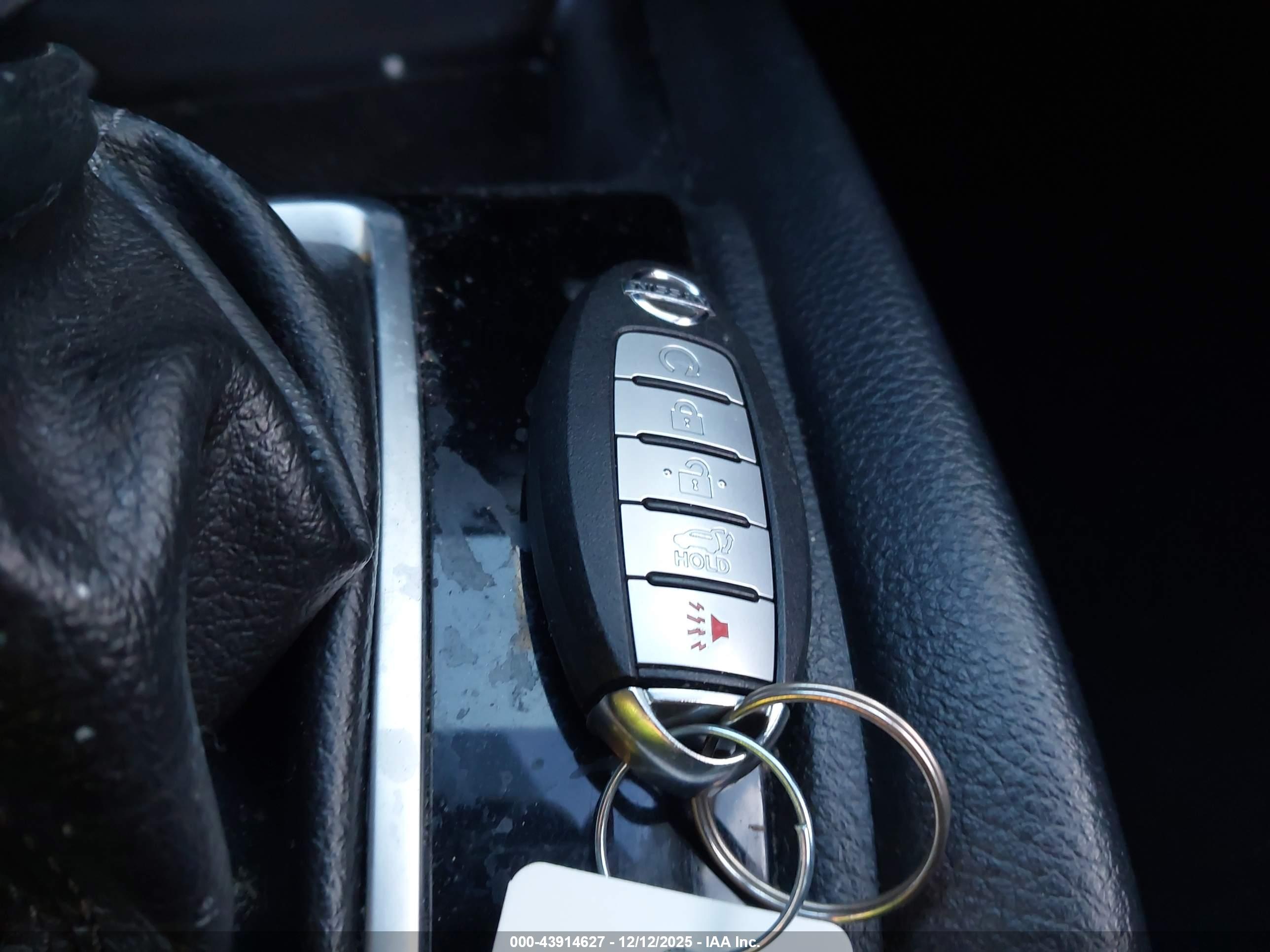 NISSAN ROGUE image 11