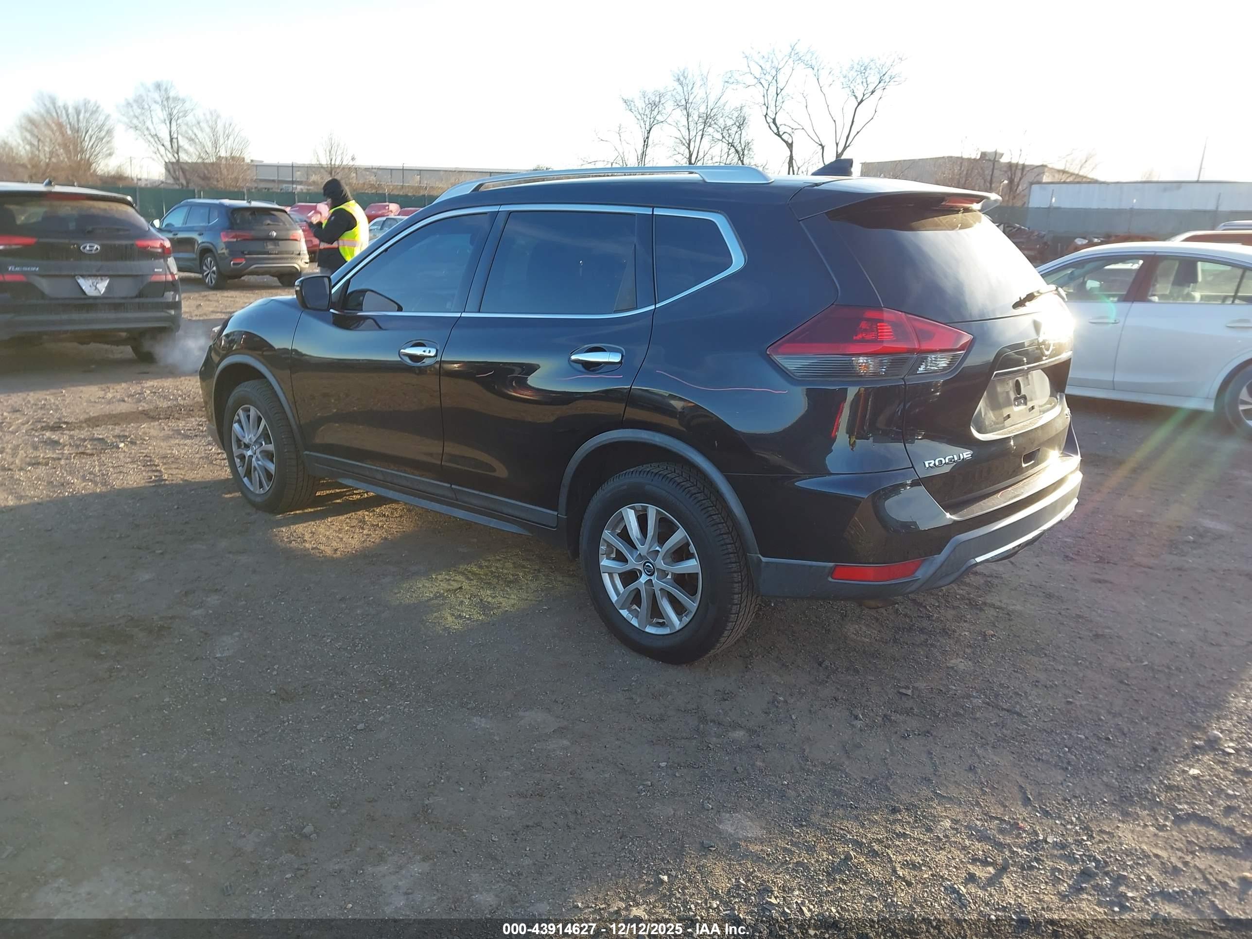 NISSAN ROGUE image 3