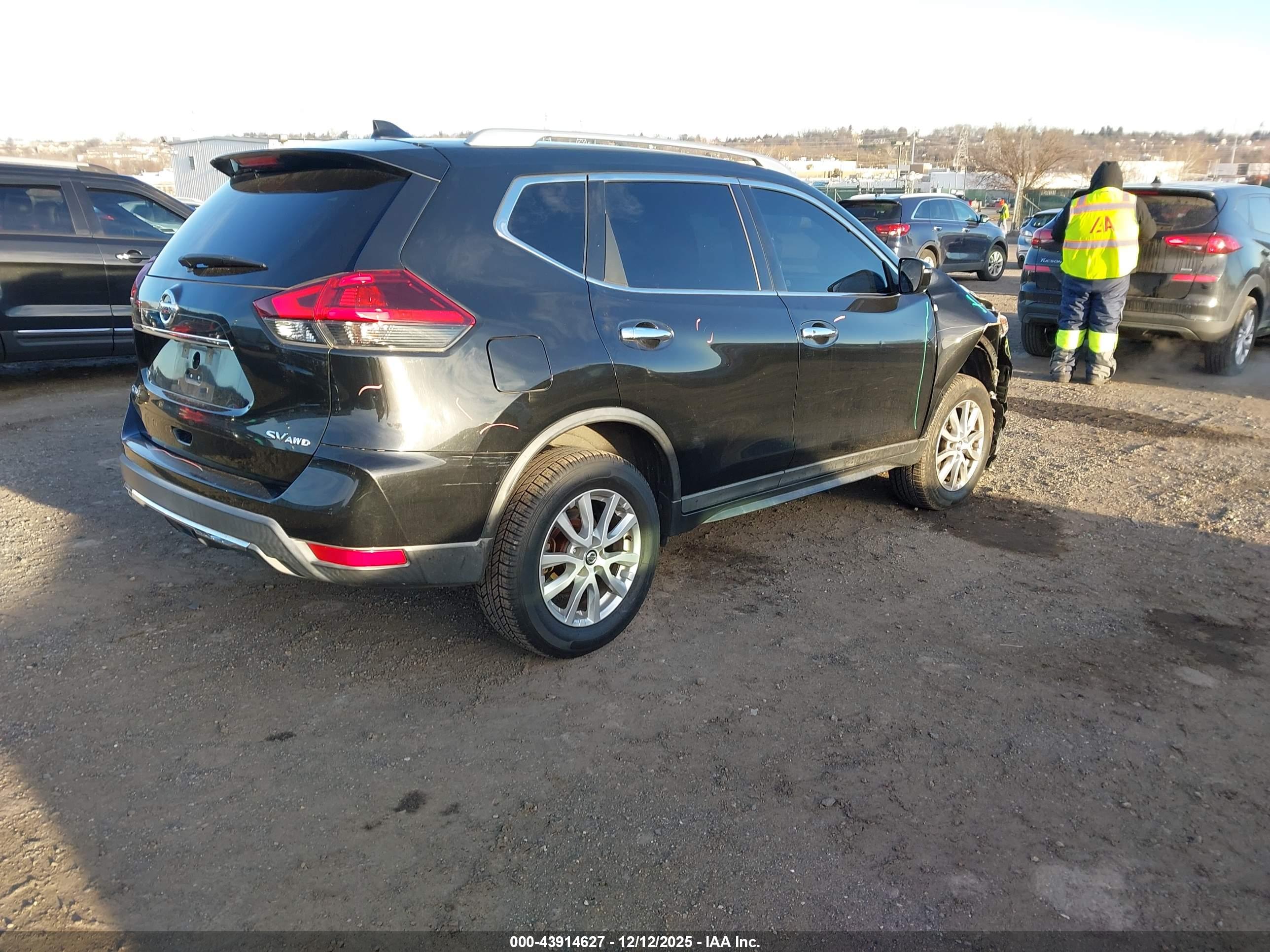 NISSAN ROGUE image 4