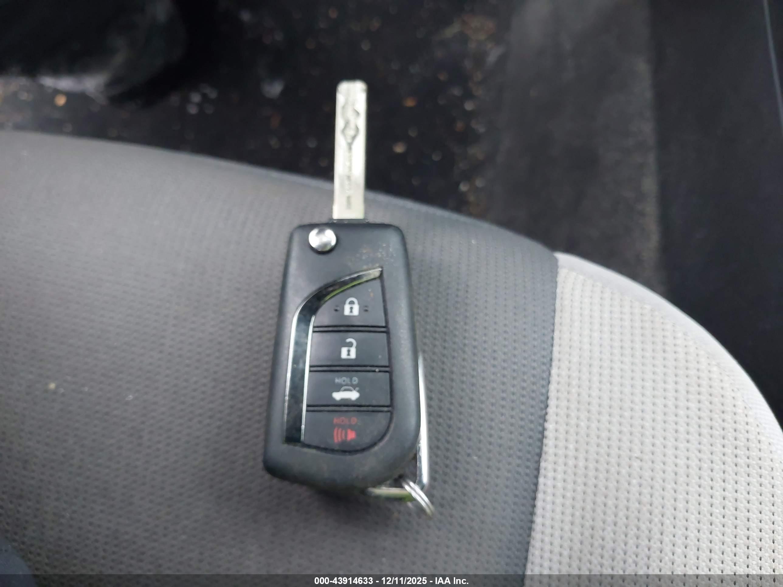 TOYOTA COROLLA image 11