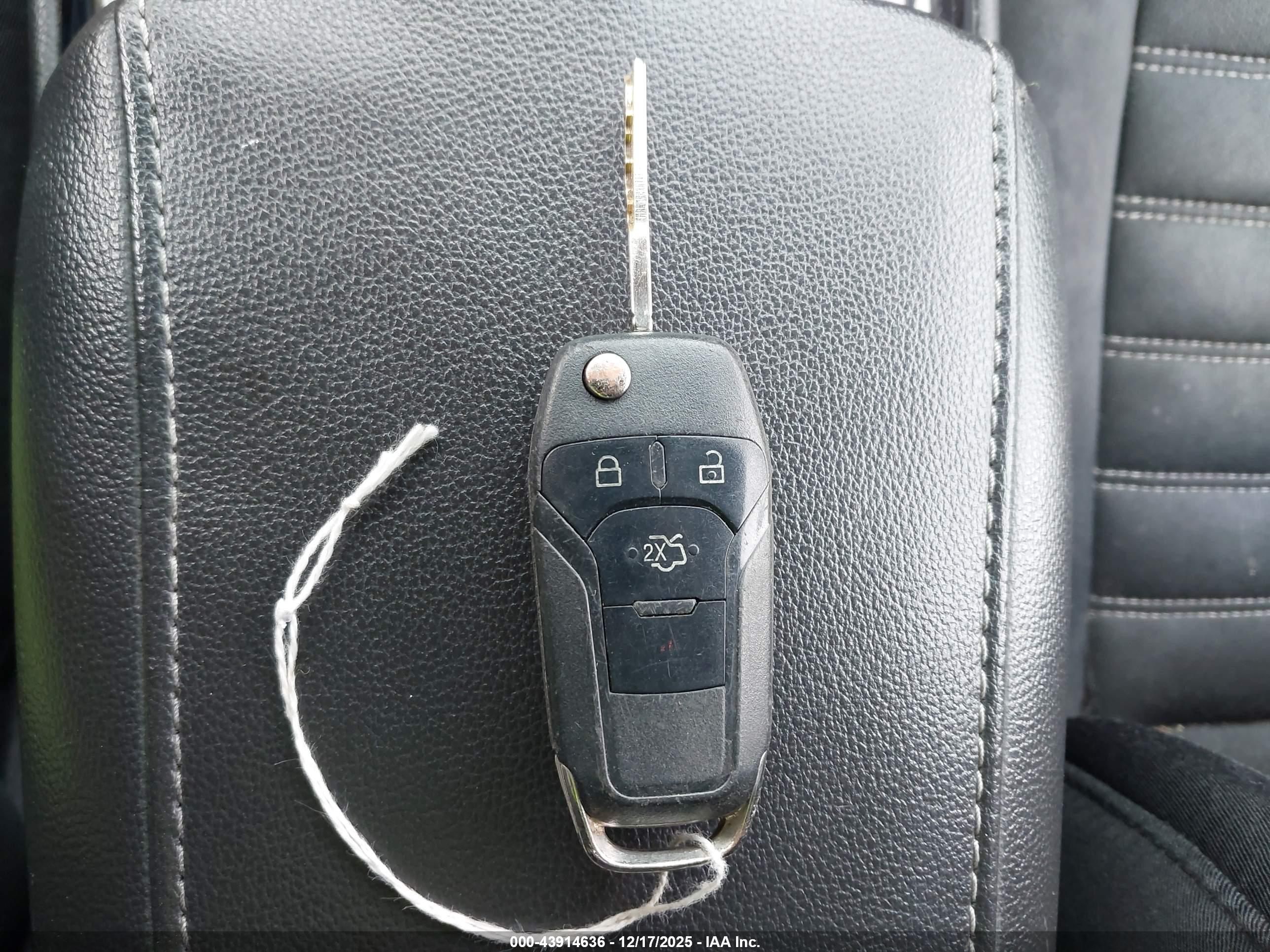 FORD FUSION image 11