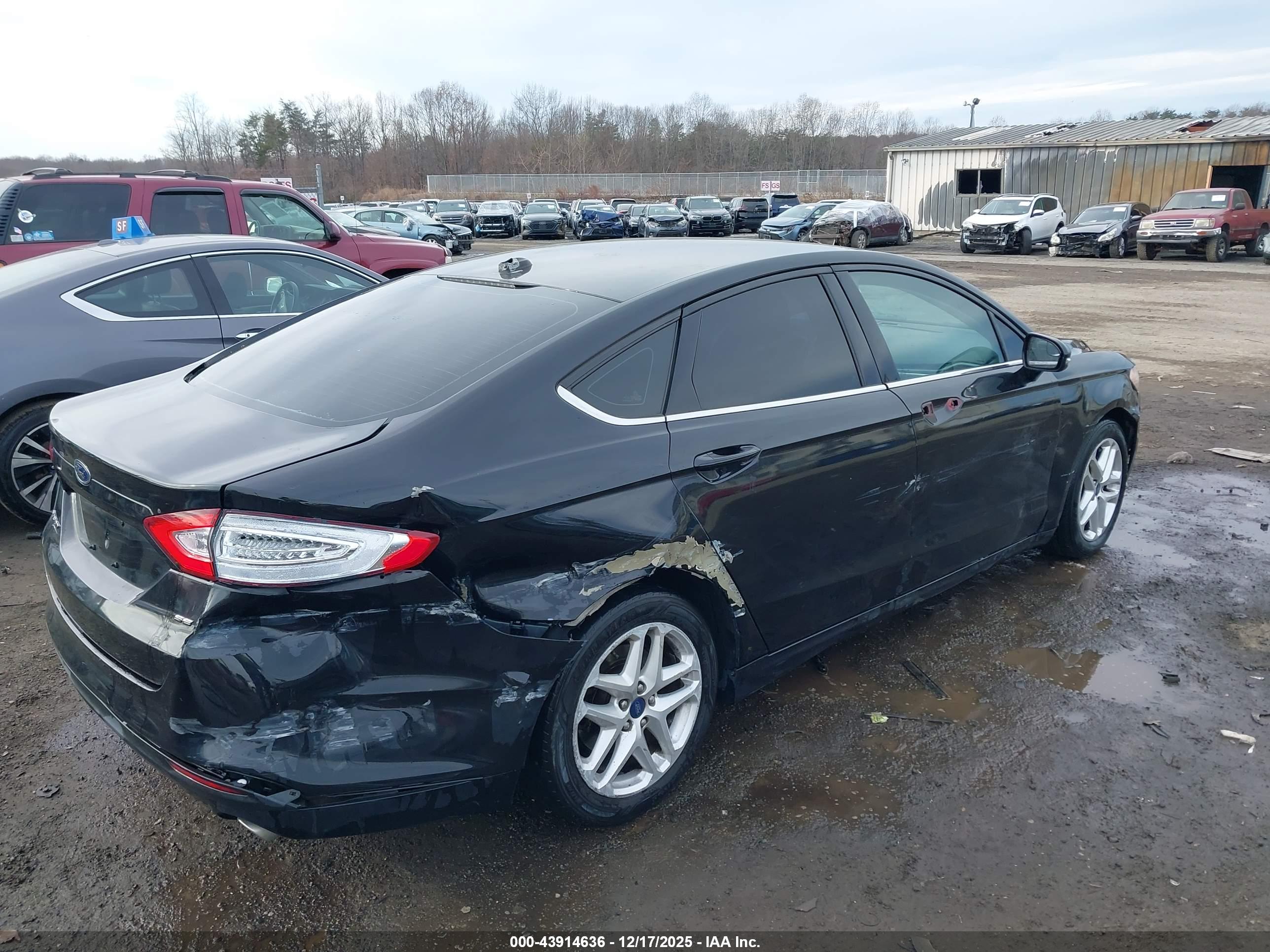 FORD FUSION image 4