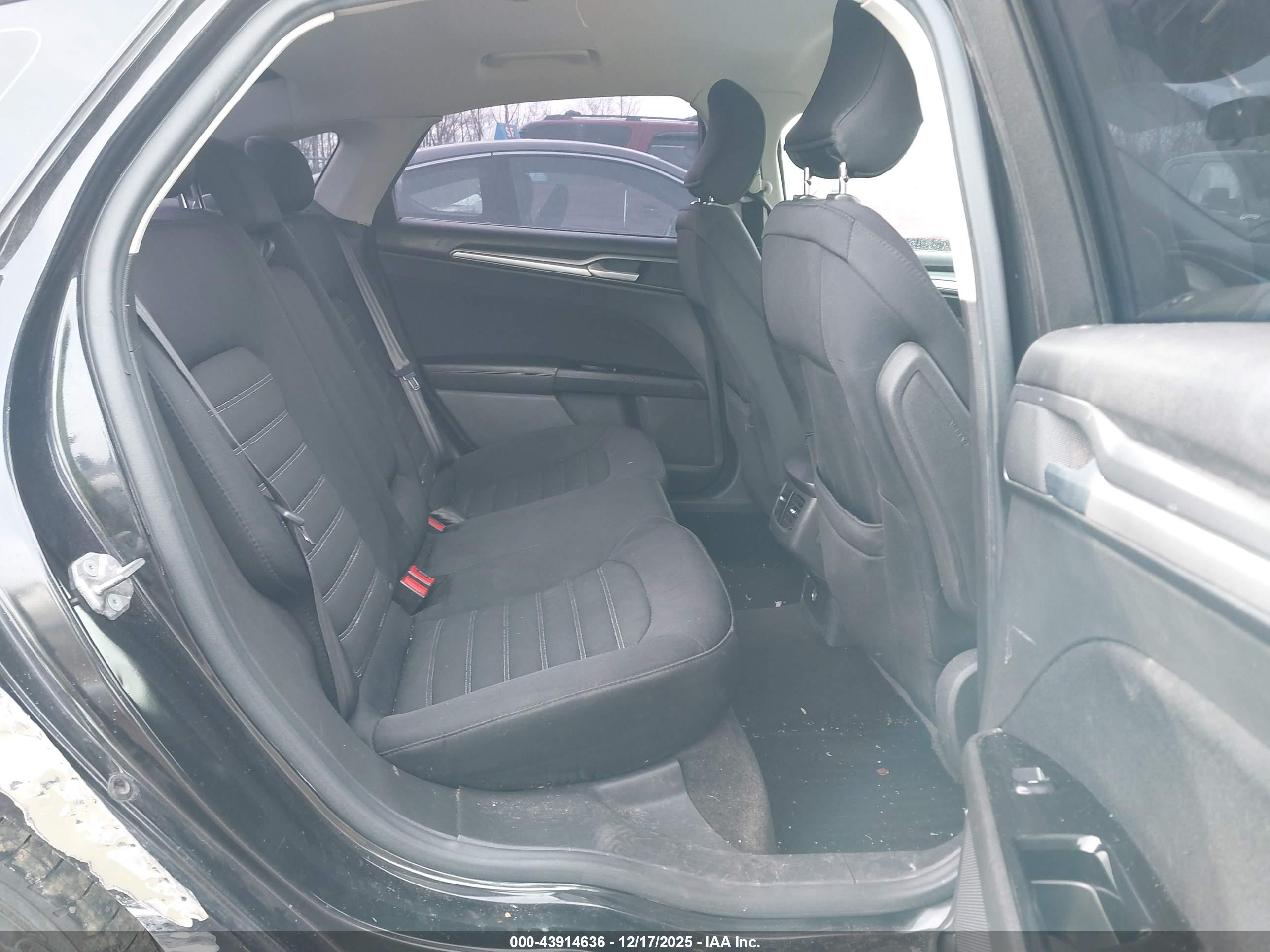 FORD FUSION image 8
