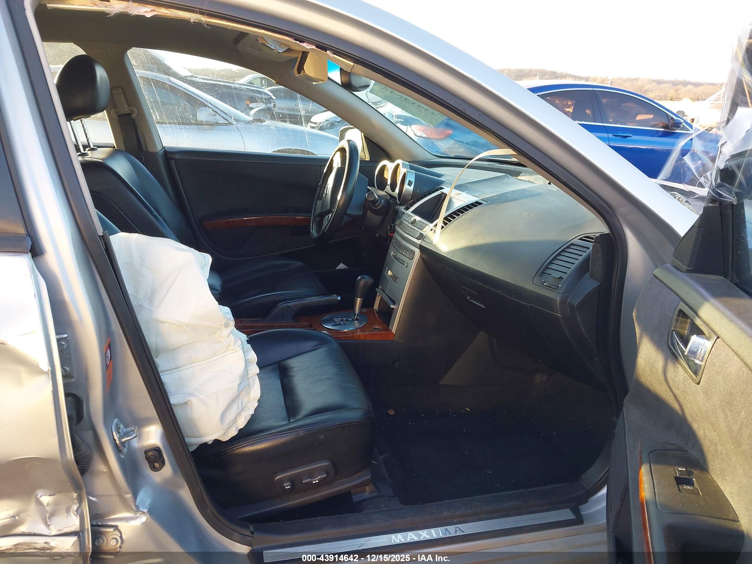 NISSAN MAXIMA image 5