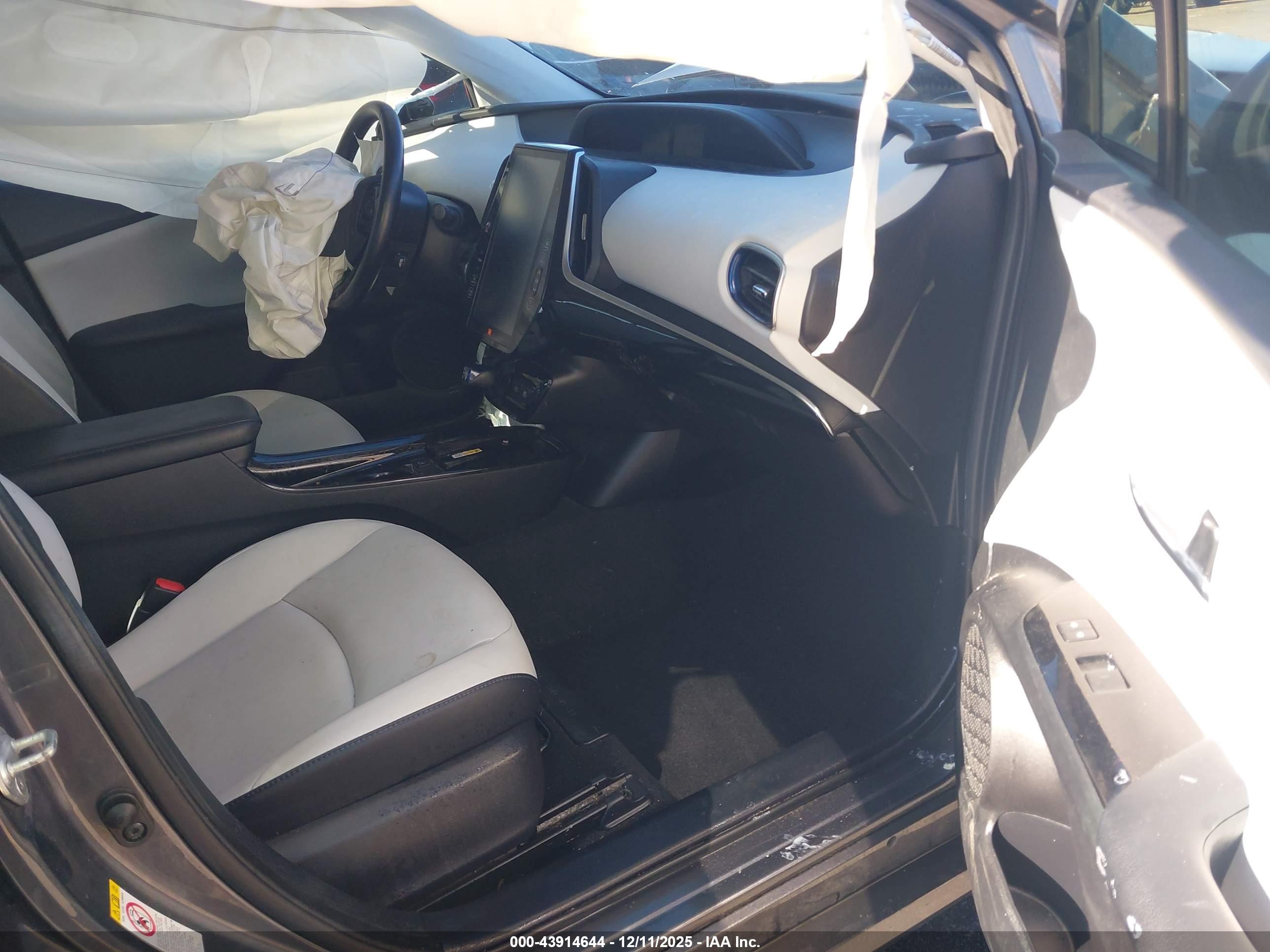 TOYOTA PRIUS image 5