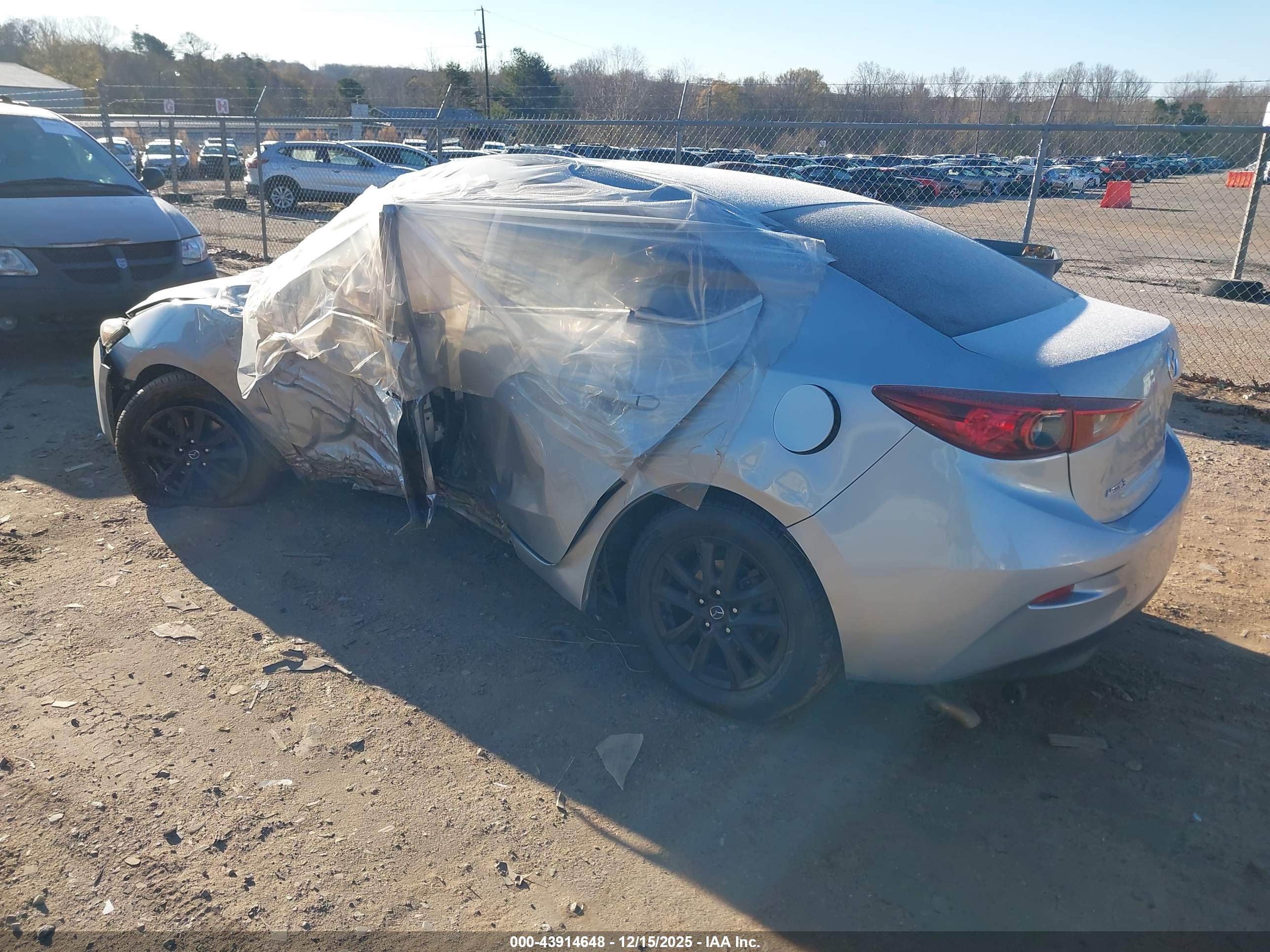 MAZDA MAZDA3 image 3