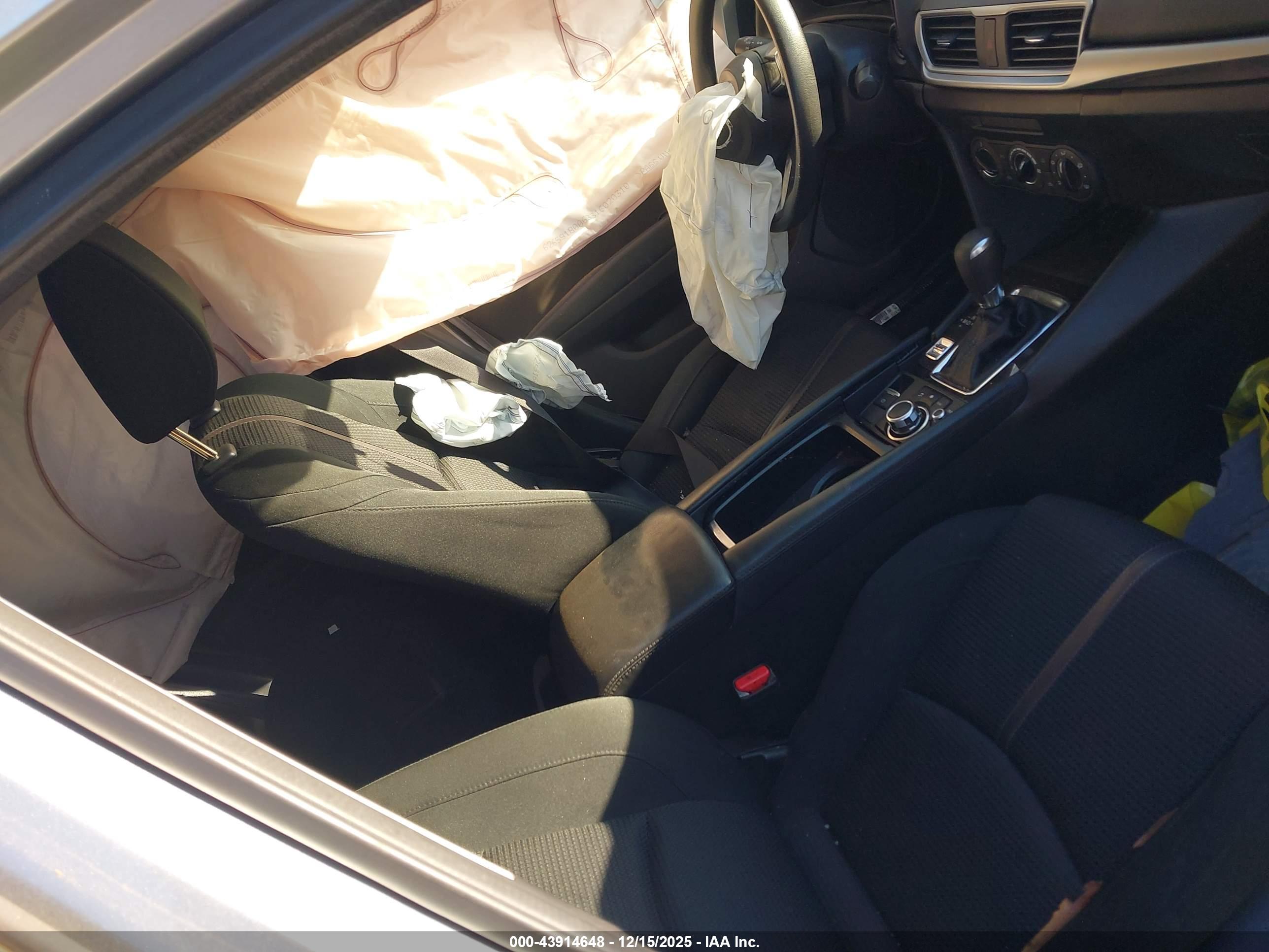 MAZDA MAZDA3 image 5