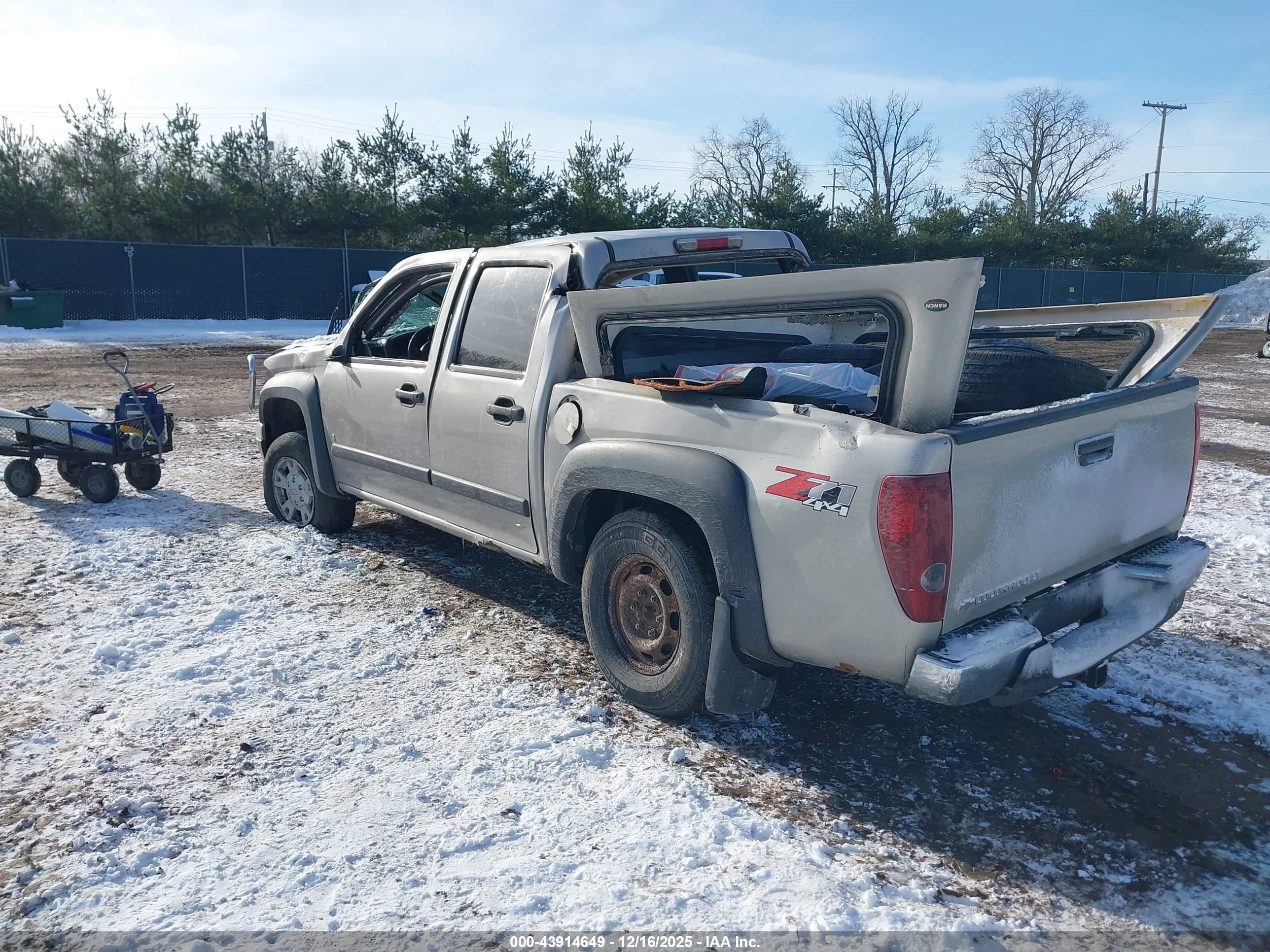 CHEVROLET COLORADO image 3