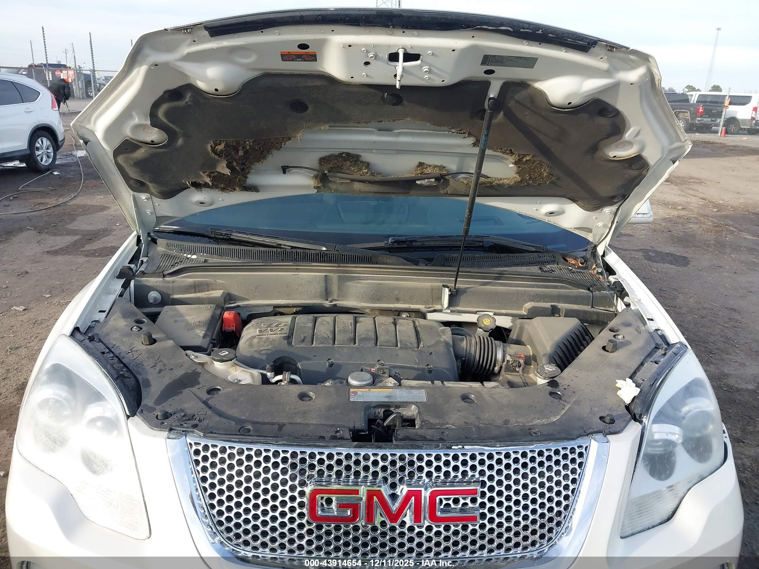 GMC ACADIA image 10