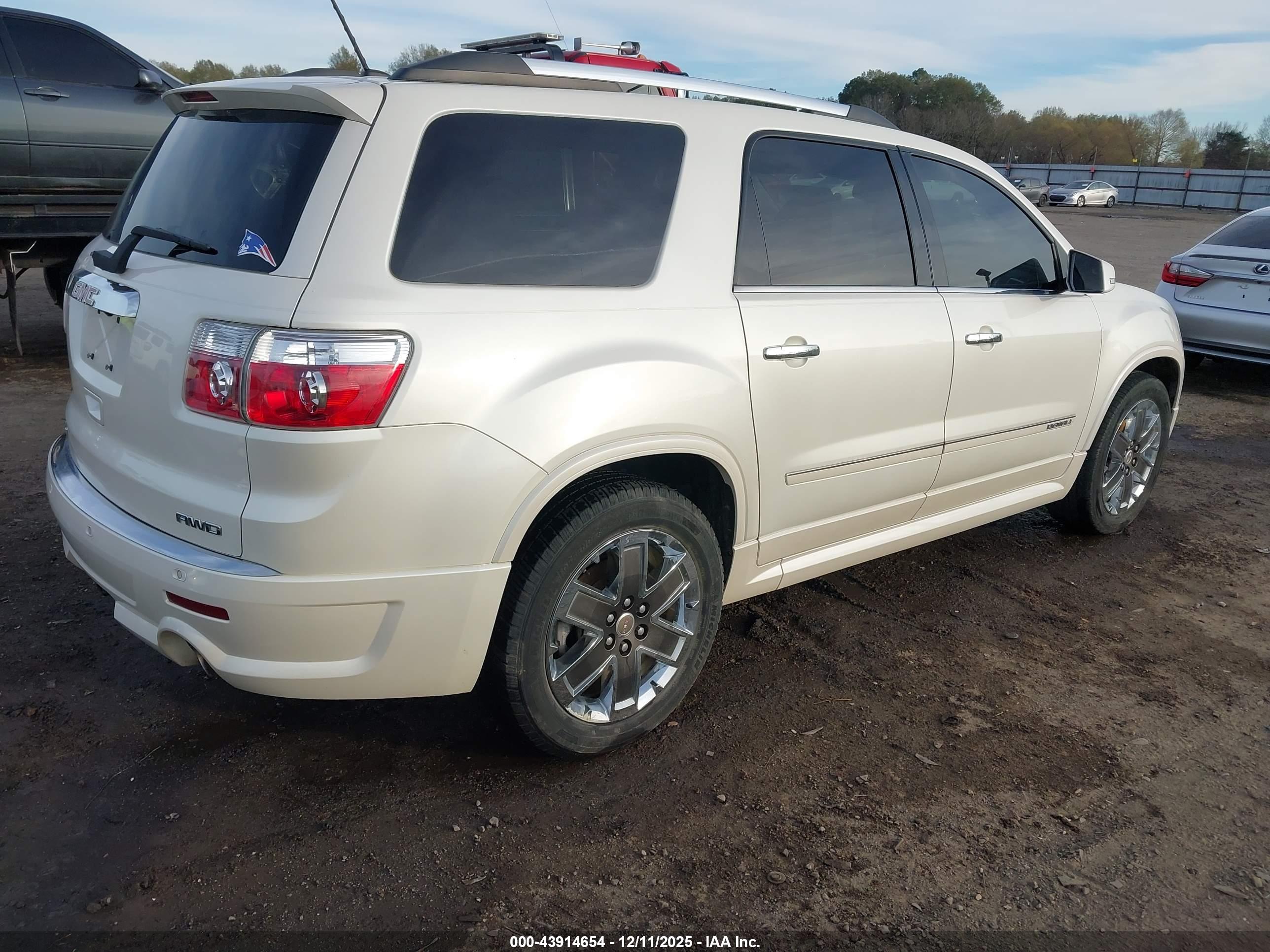 GMC ACADIA image 4