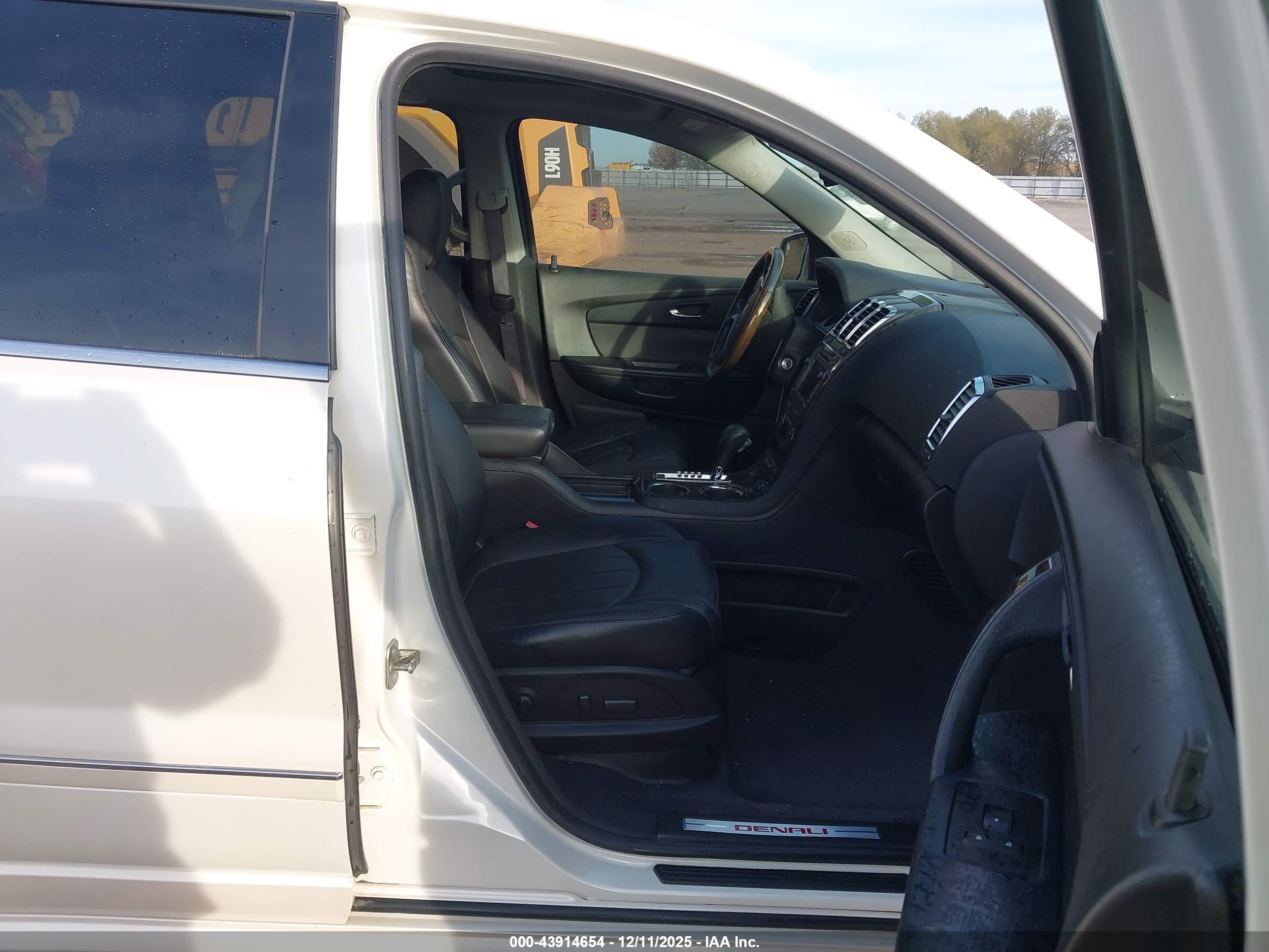 GMC ACADIA image 5