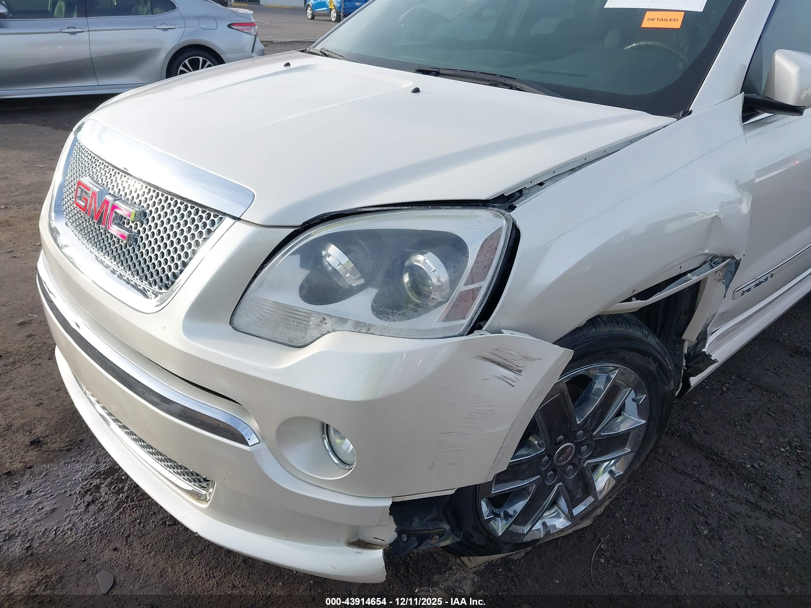 GMC ACADIA image 6