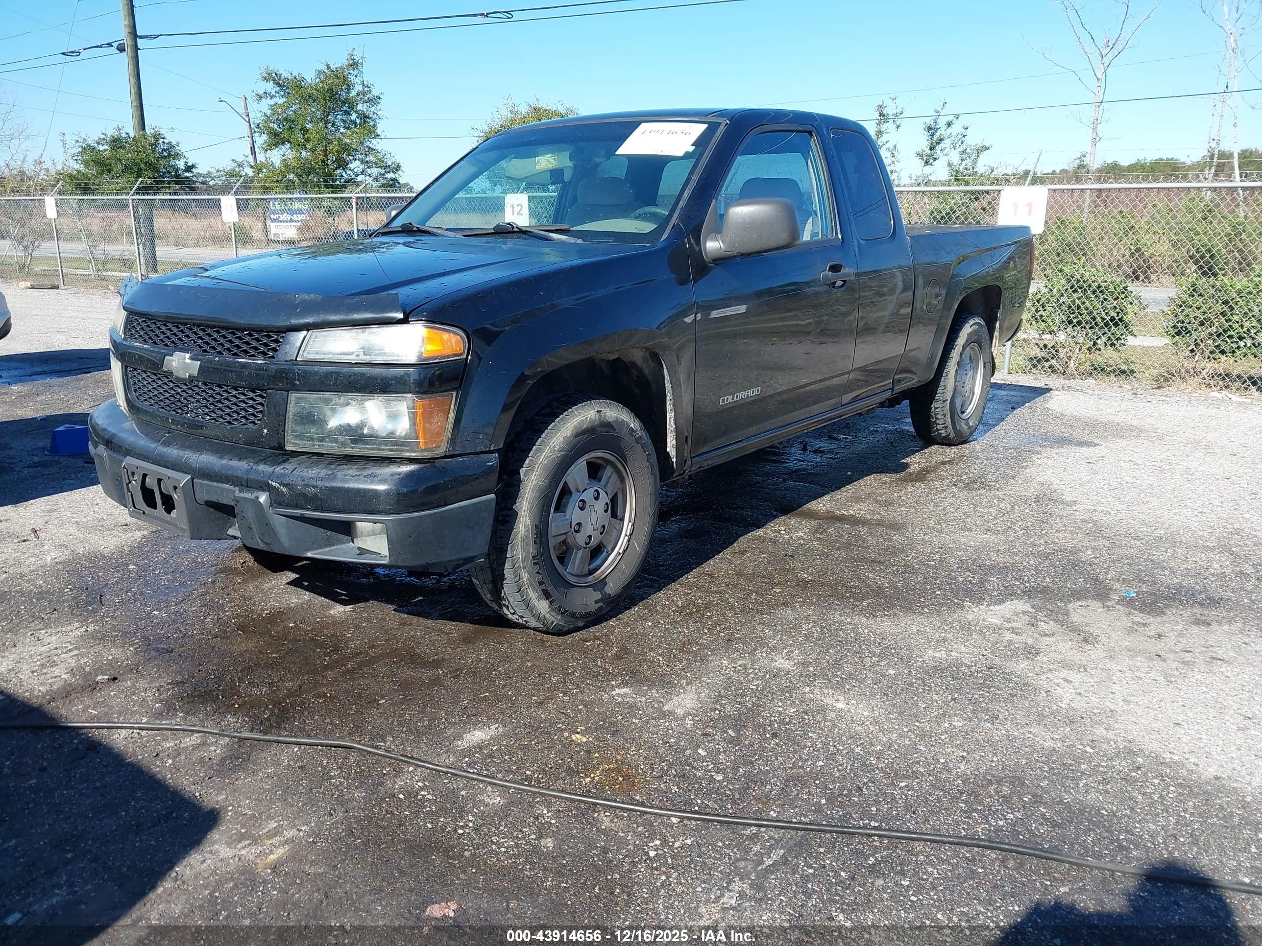 CHEVROLET COLORADO image 2
