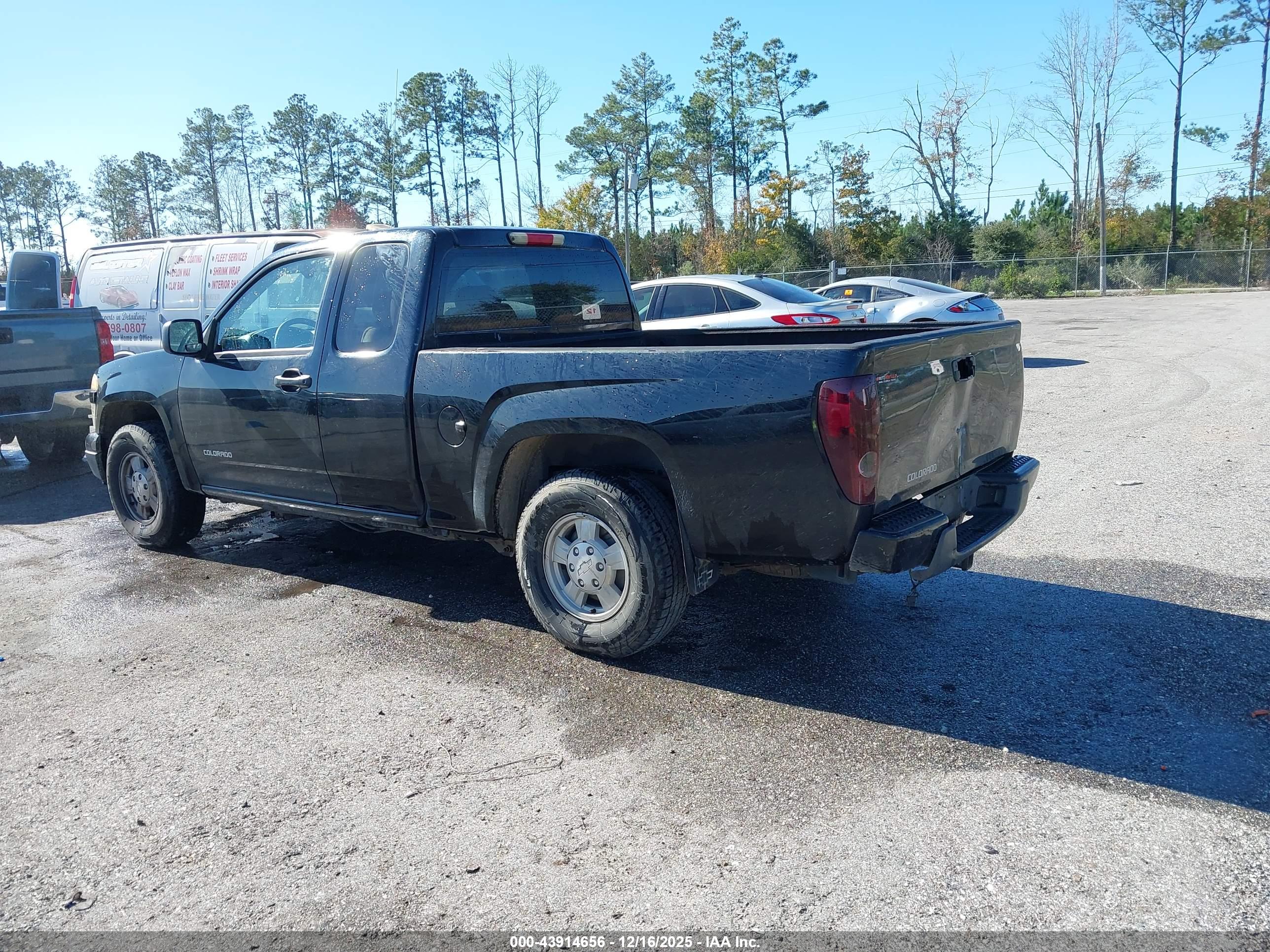 CHEVROLET COLORADO image 3