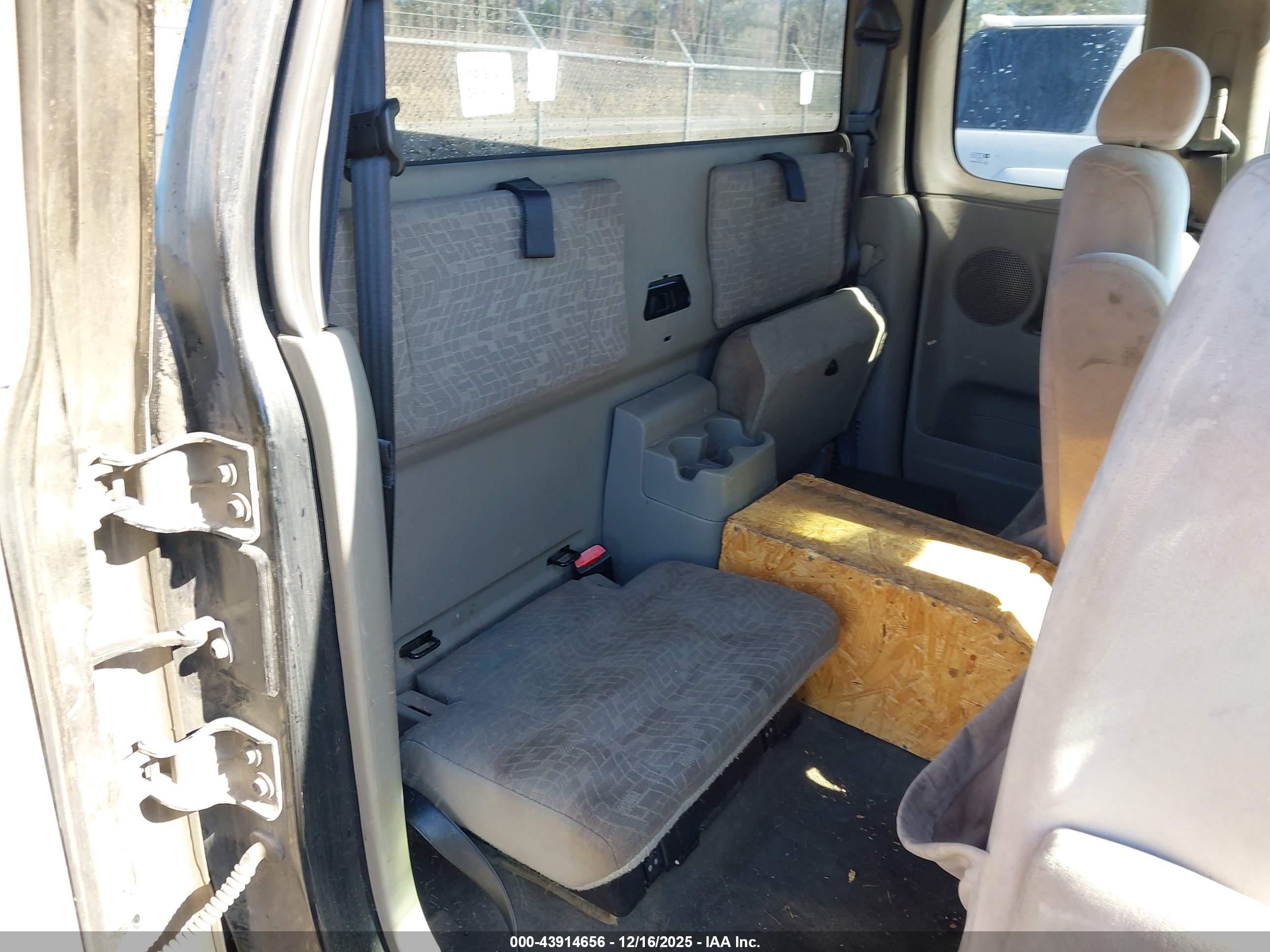 CHEVROLET COLORADO image 8
