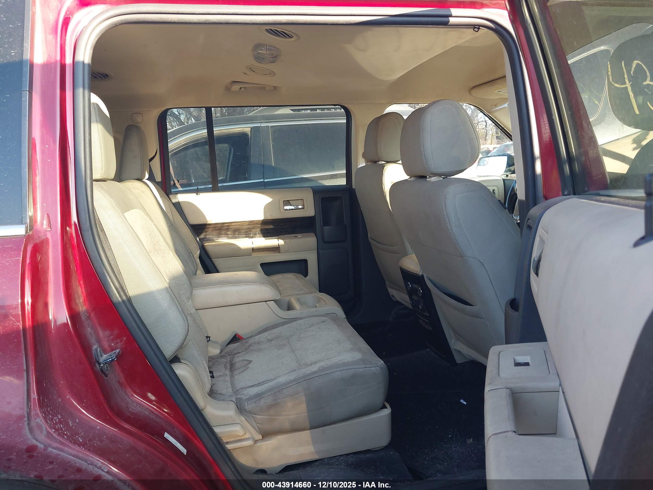 FORD FLEX image 8
