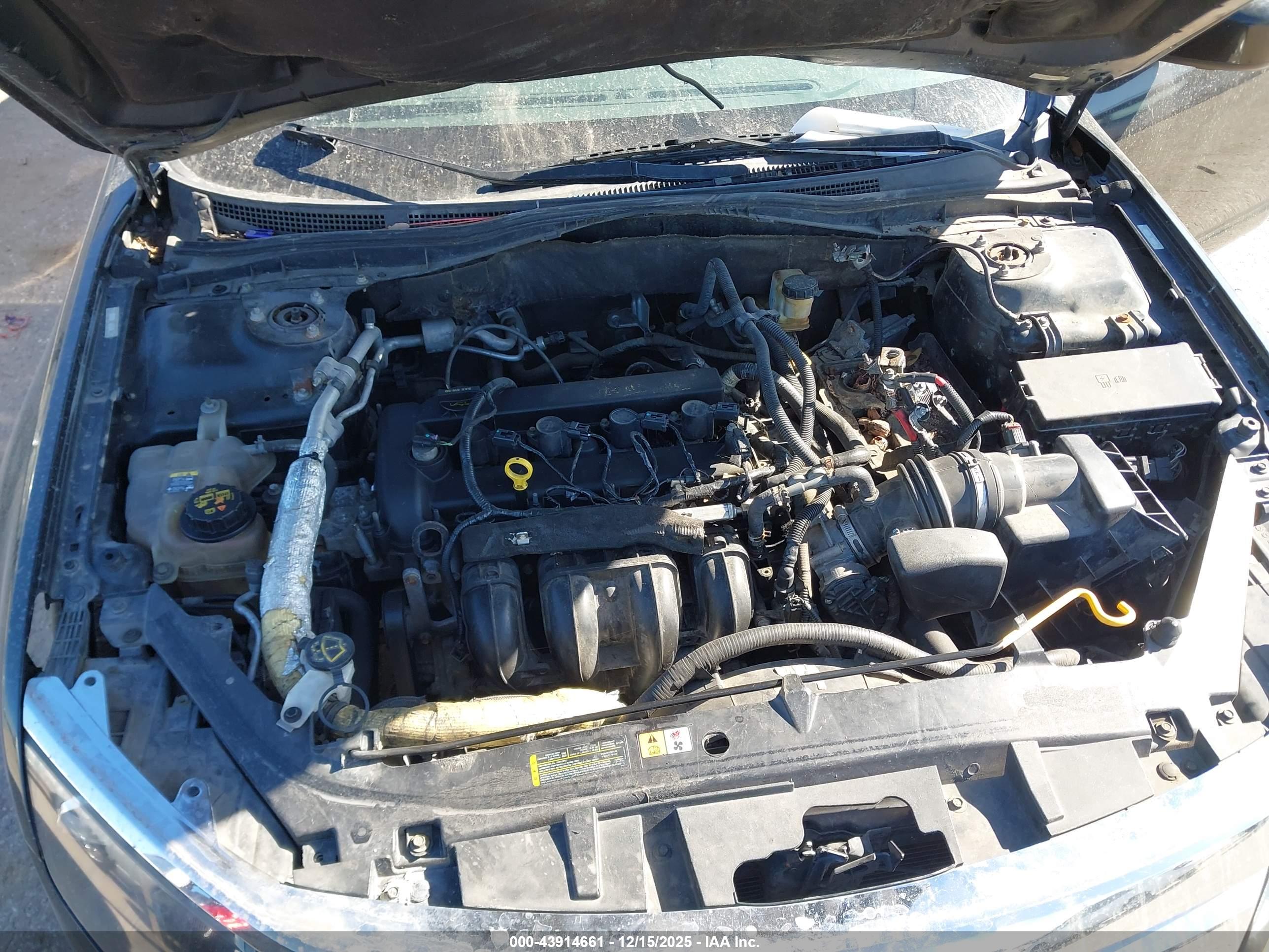 FORD FUSION image 10