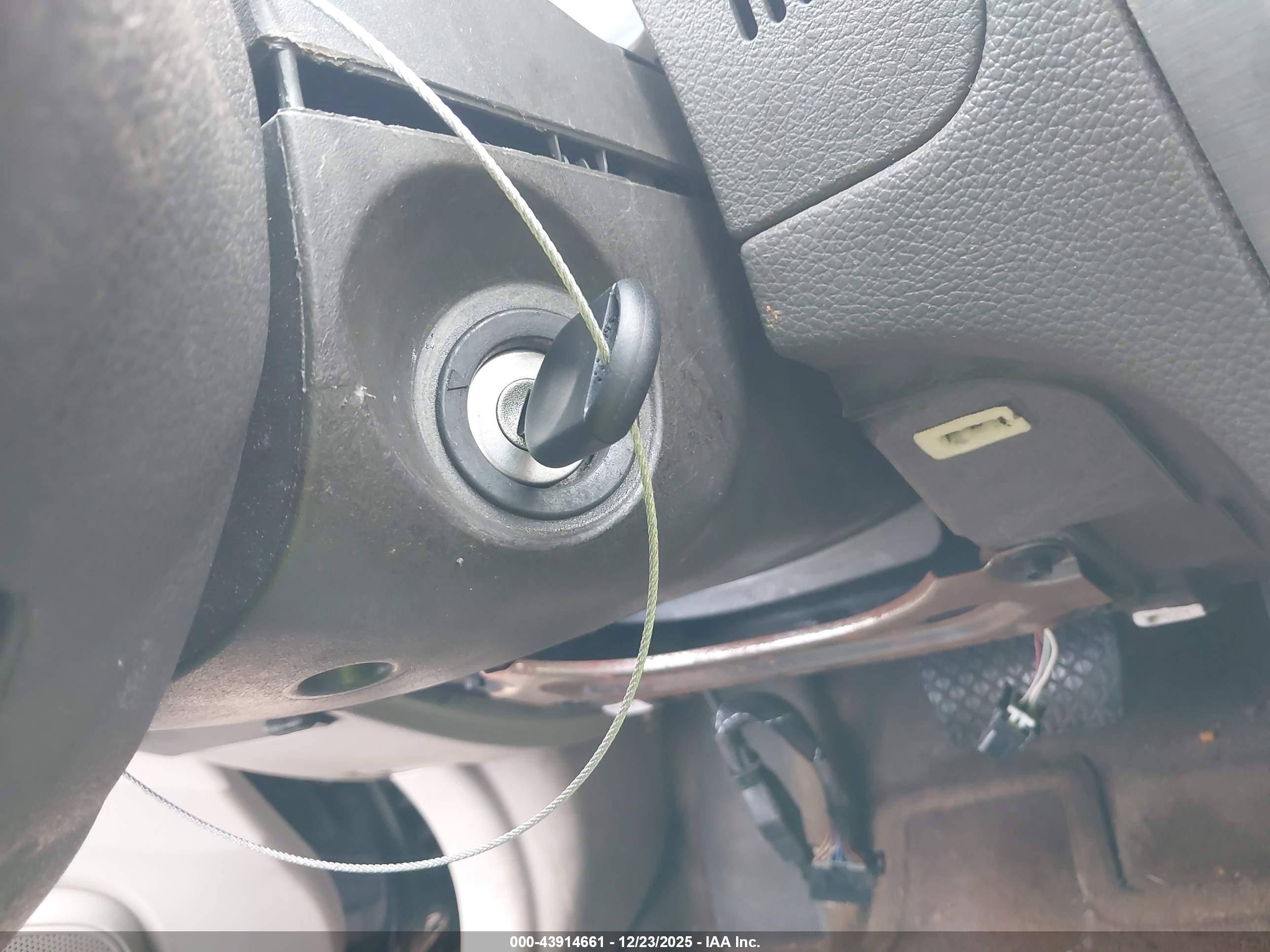 FORD FUSION image 11