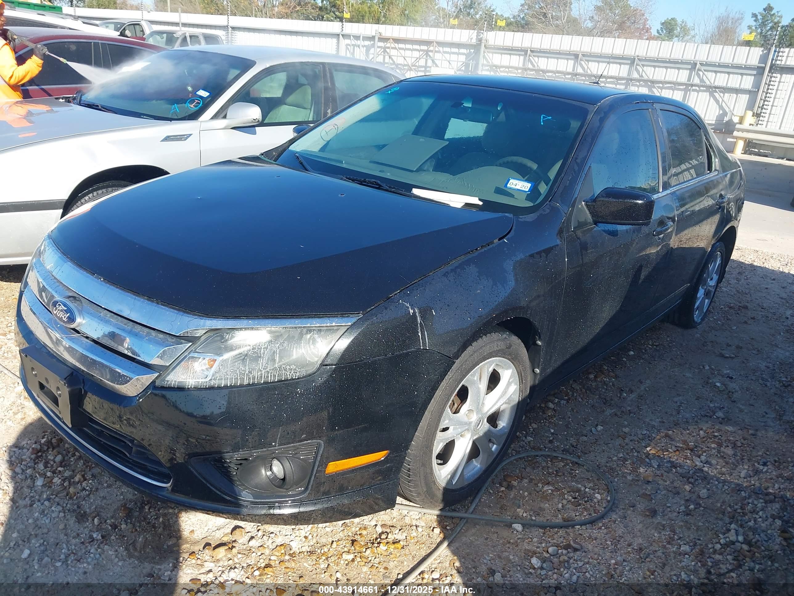 FORD FUSION image 2