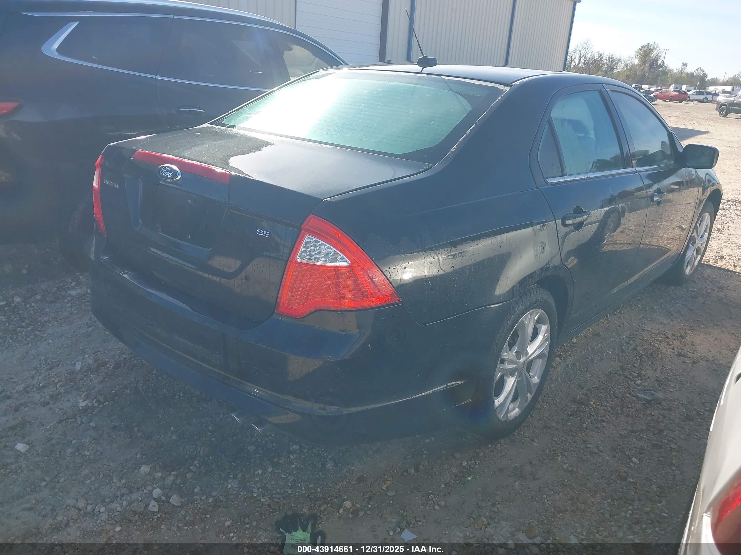 FORD FUSION image 4