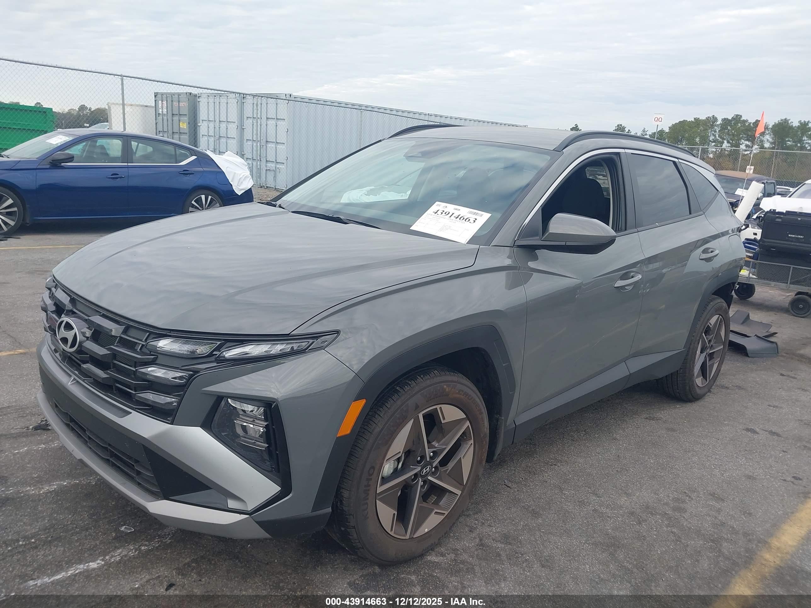 HYUNDAI TUCSON image 2