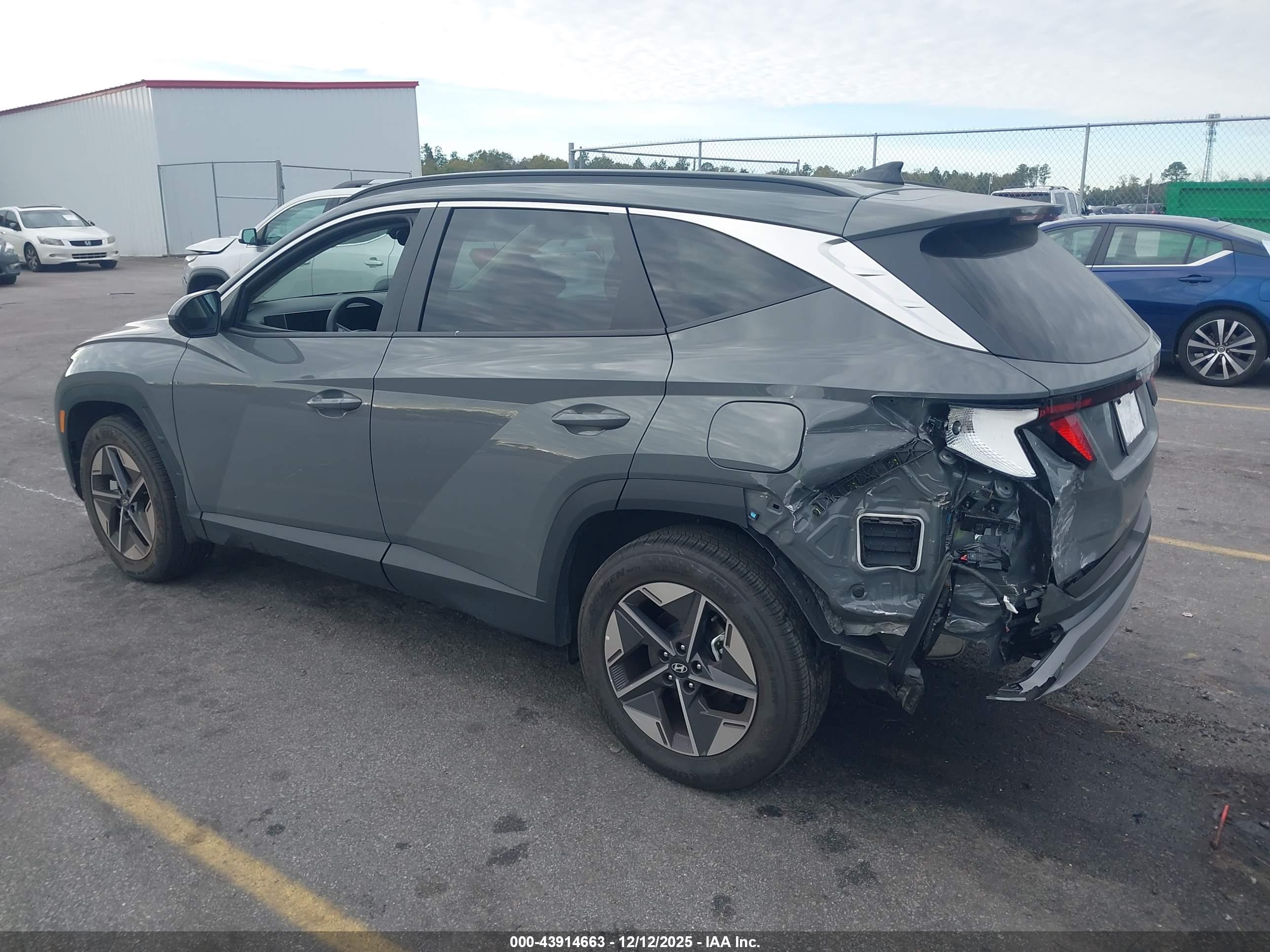 HYUNDAI TUCSON image 3