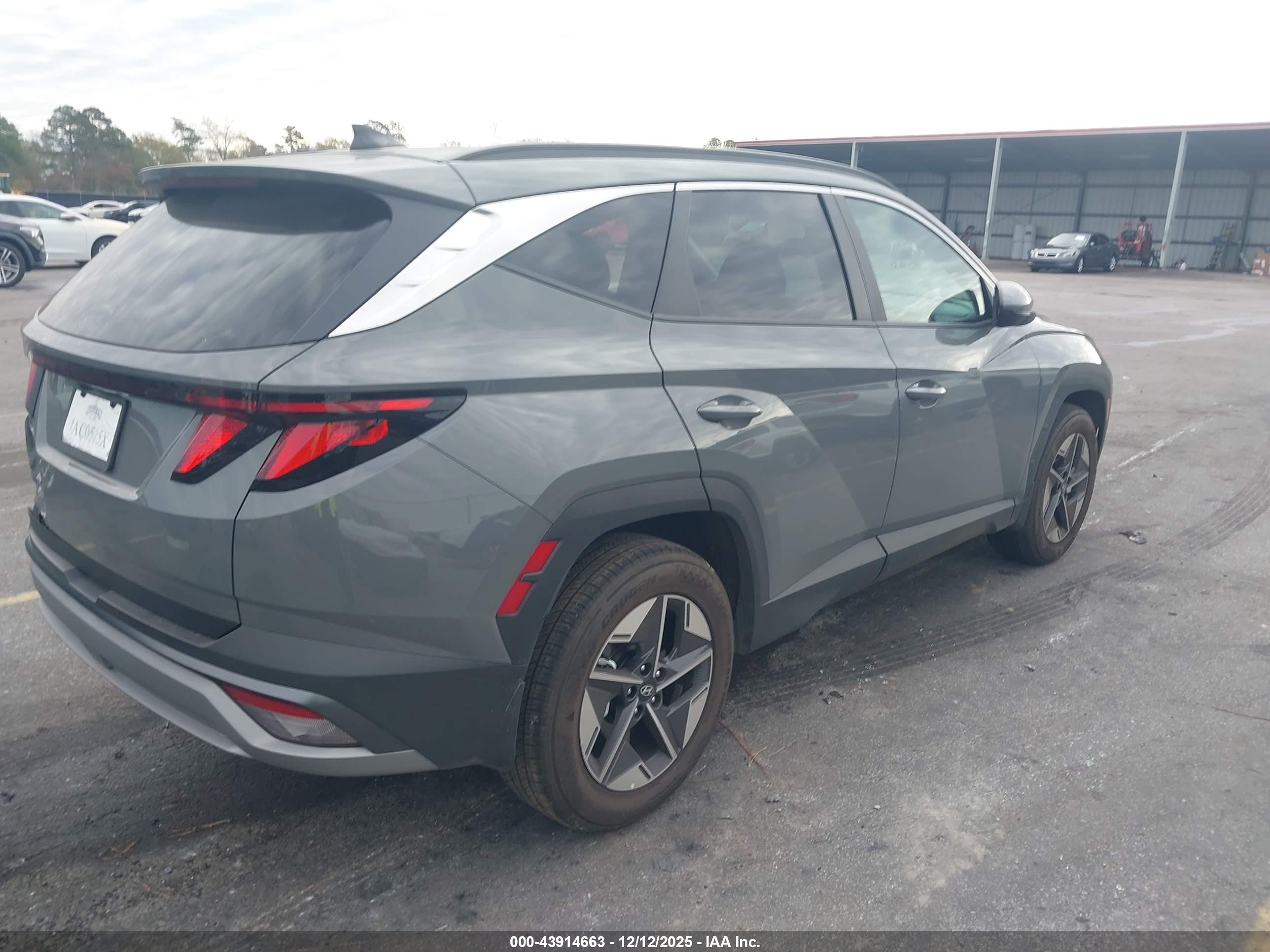 HYUNDAI TUCSON image 4