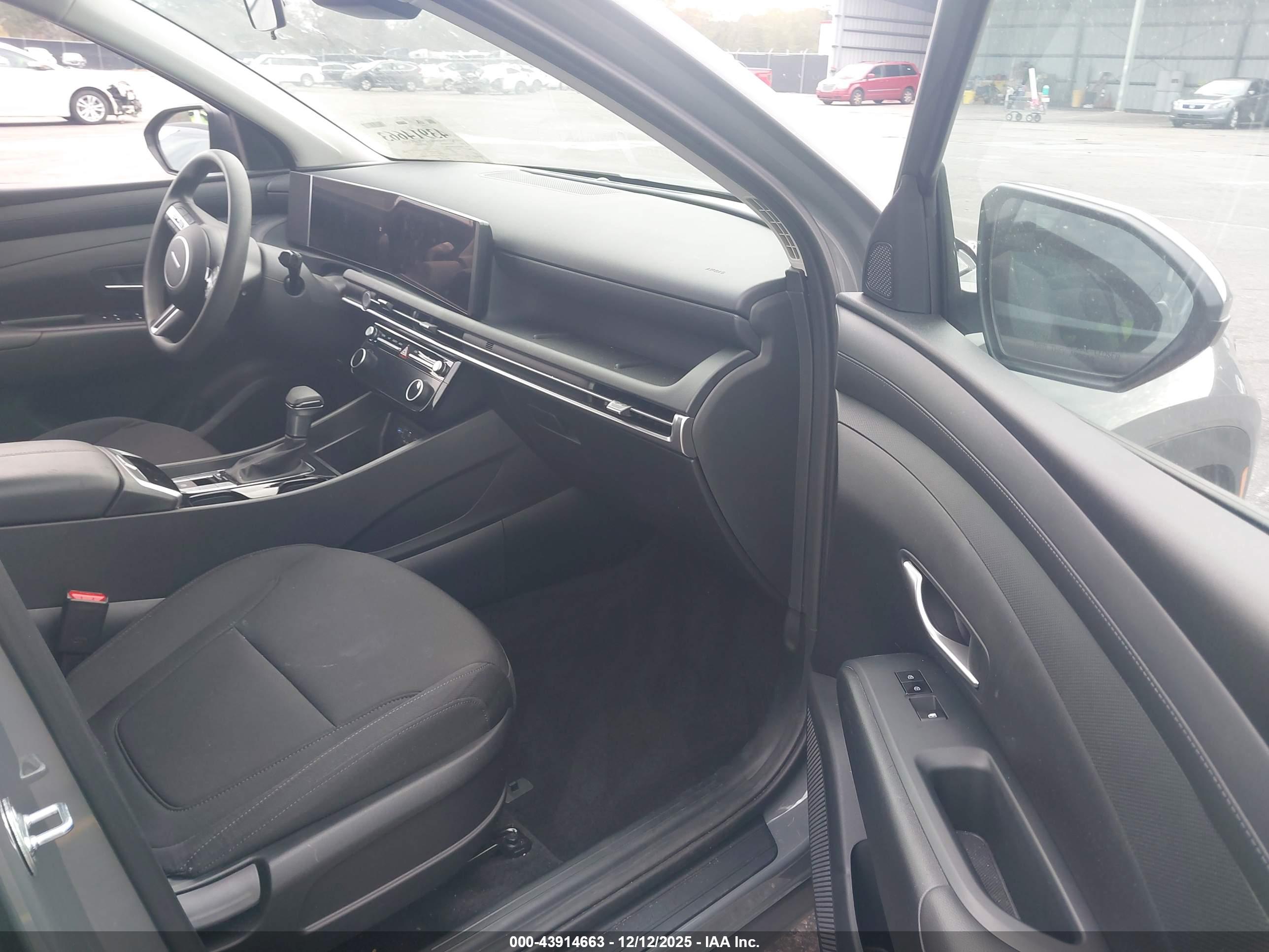 HYUNDAI TUCSON image 5