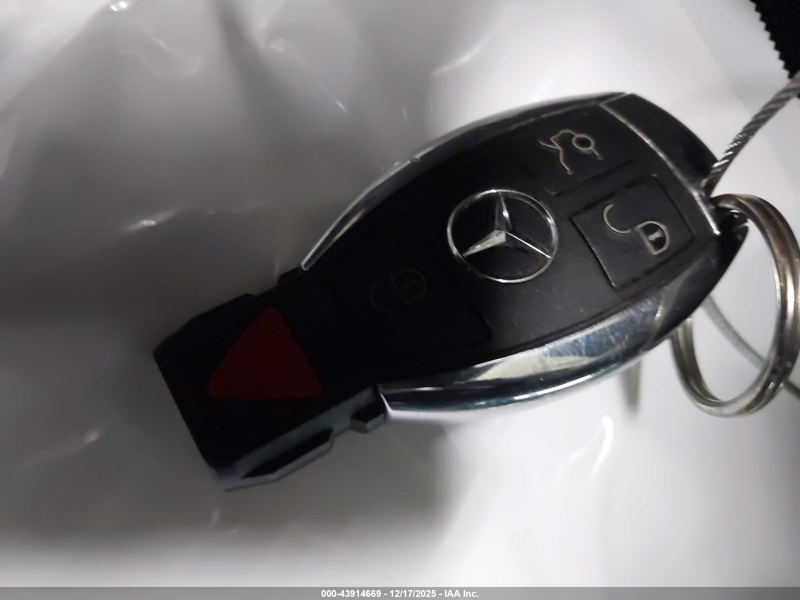 MERCEDES-BENZ GLC image 11