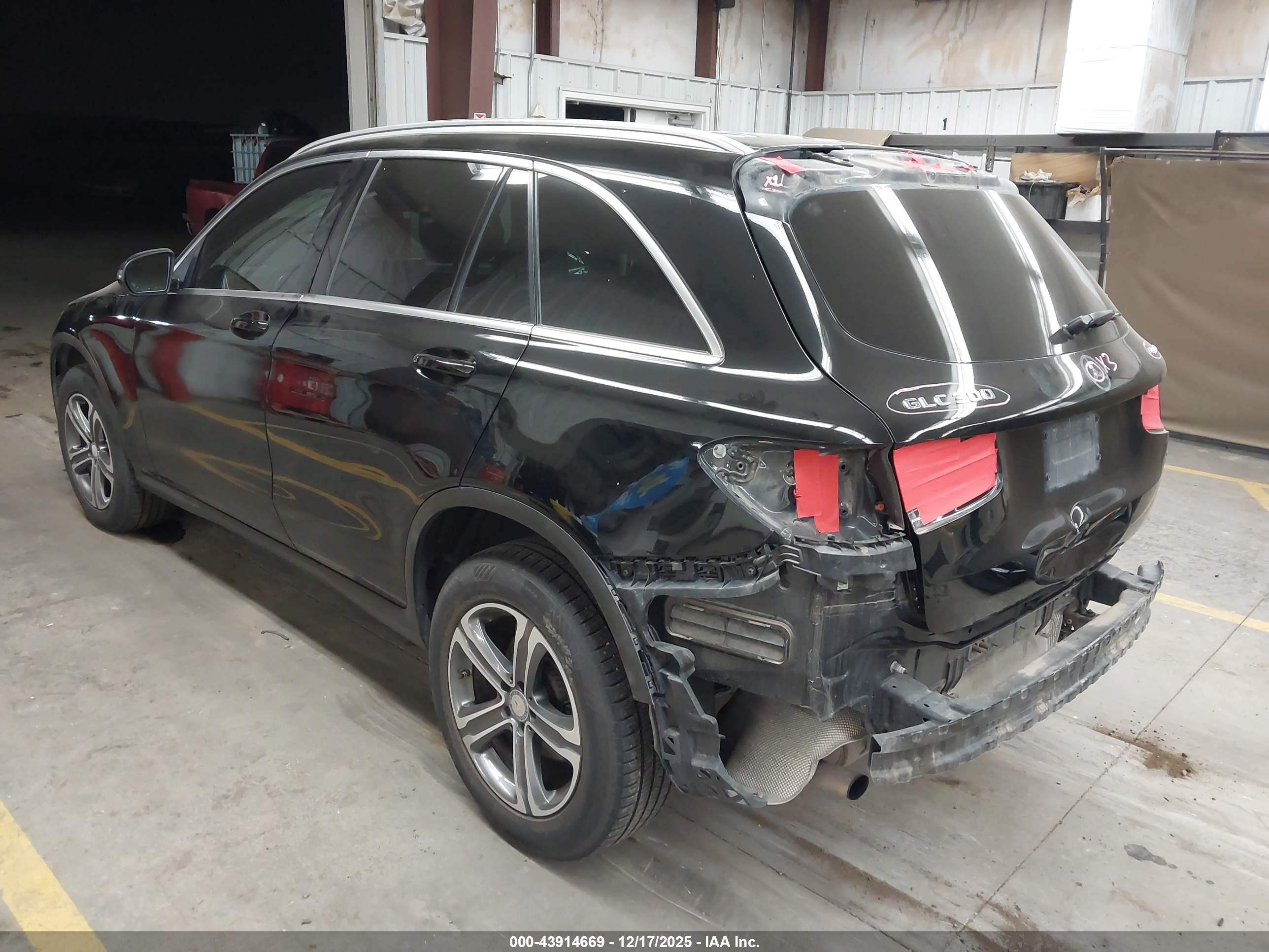MERCEDES-BENZ GLC image 3