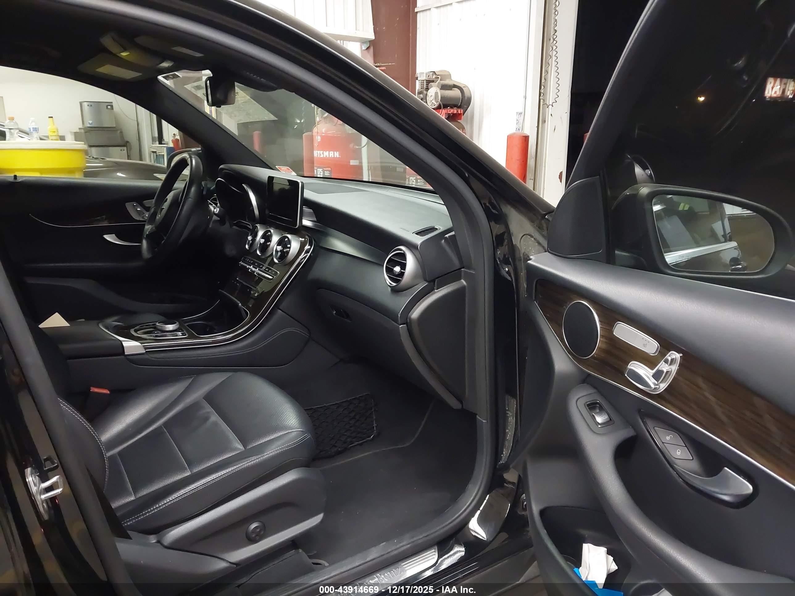 MERCEDES-BENZ GLC image 5