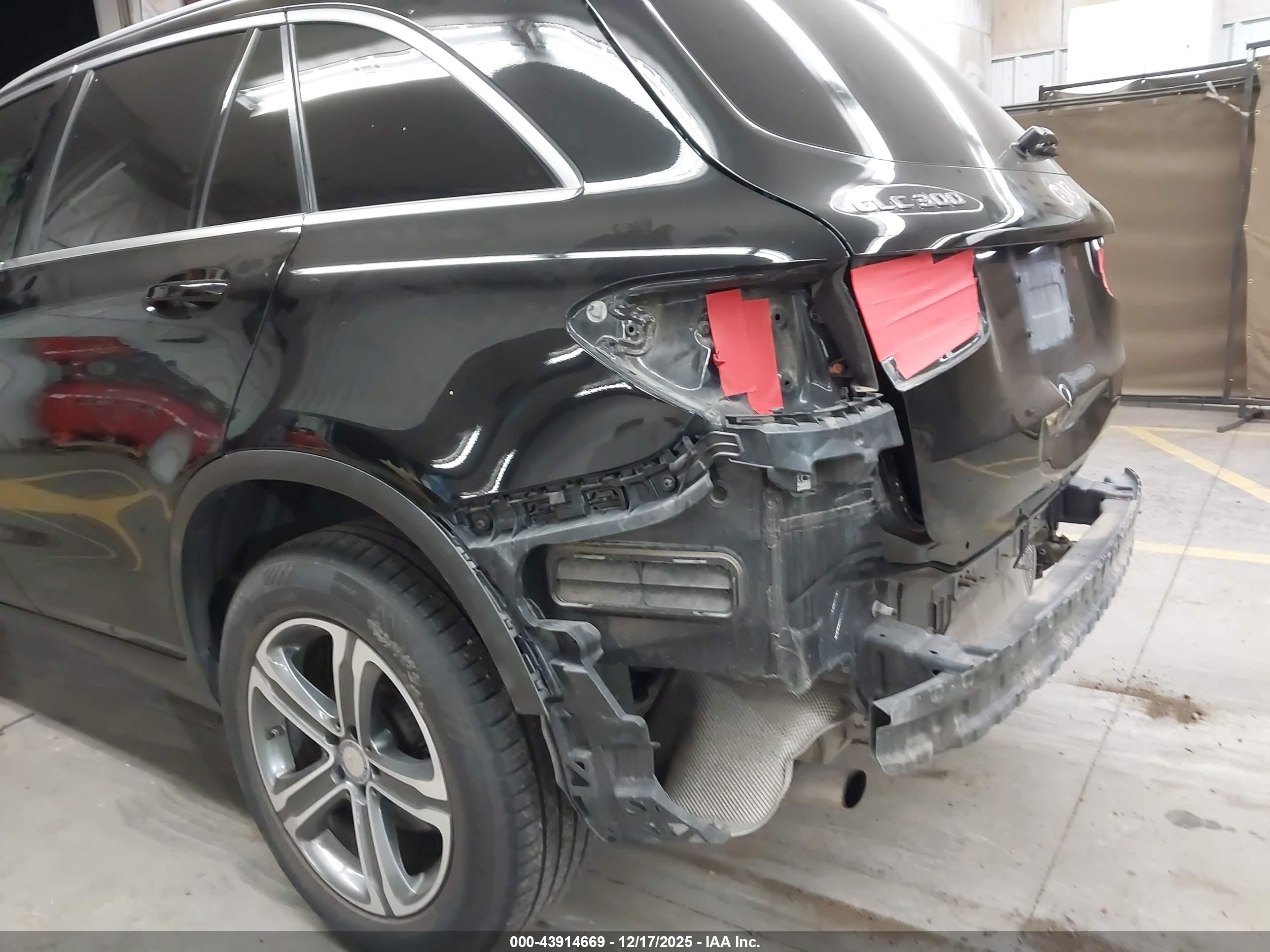 MERCEDES-BENZ GLC image 6