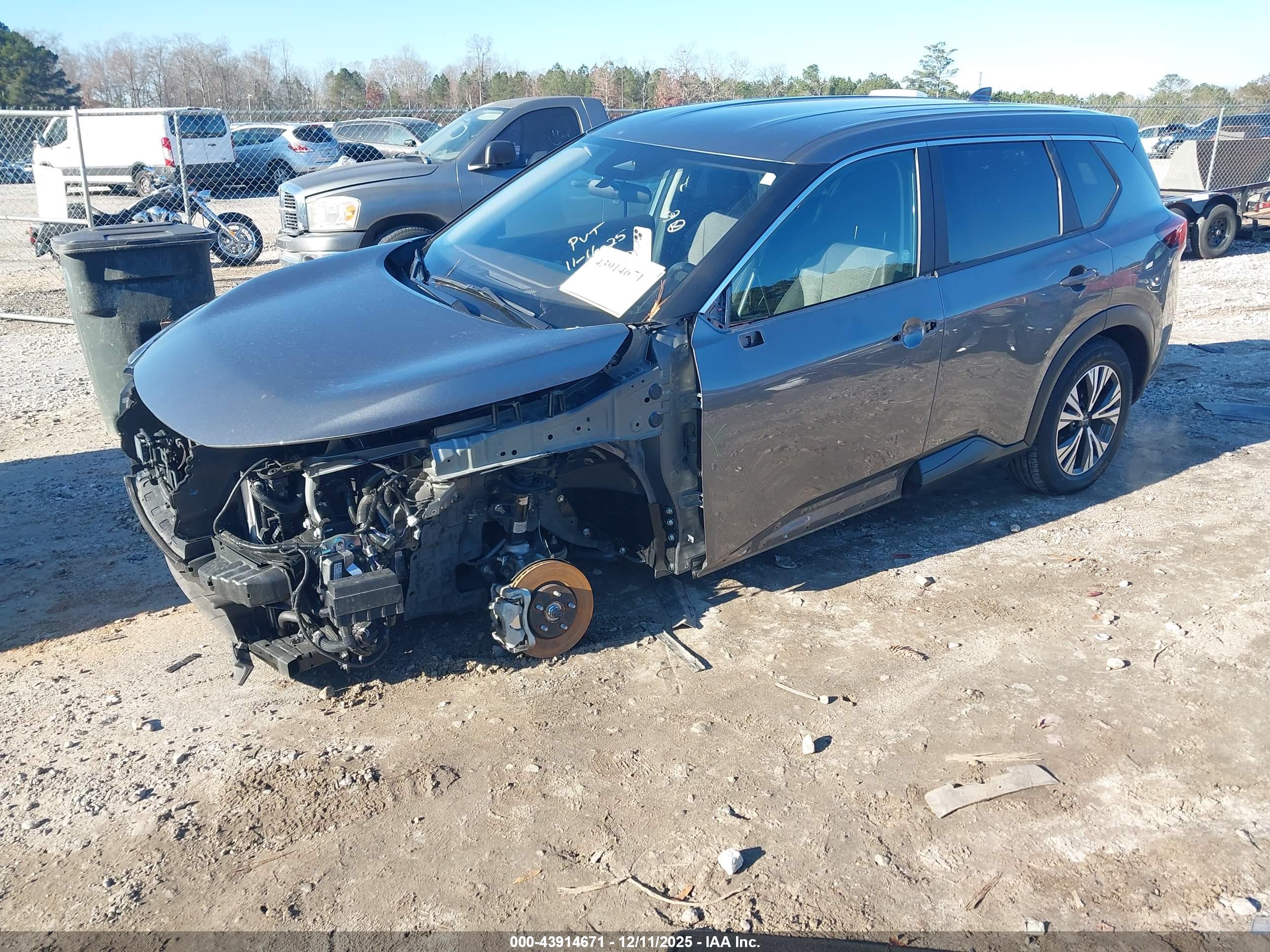 NISSAN ROGUE image 2
