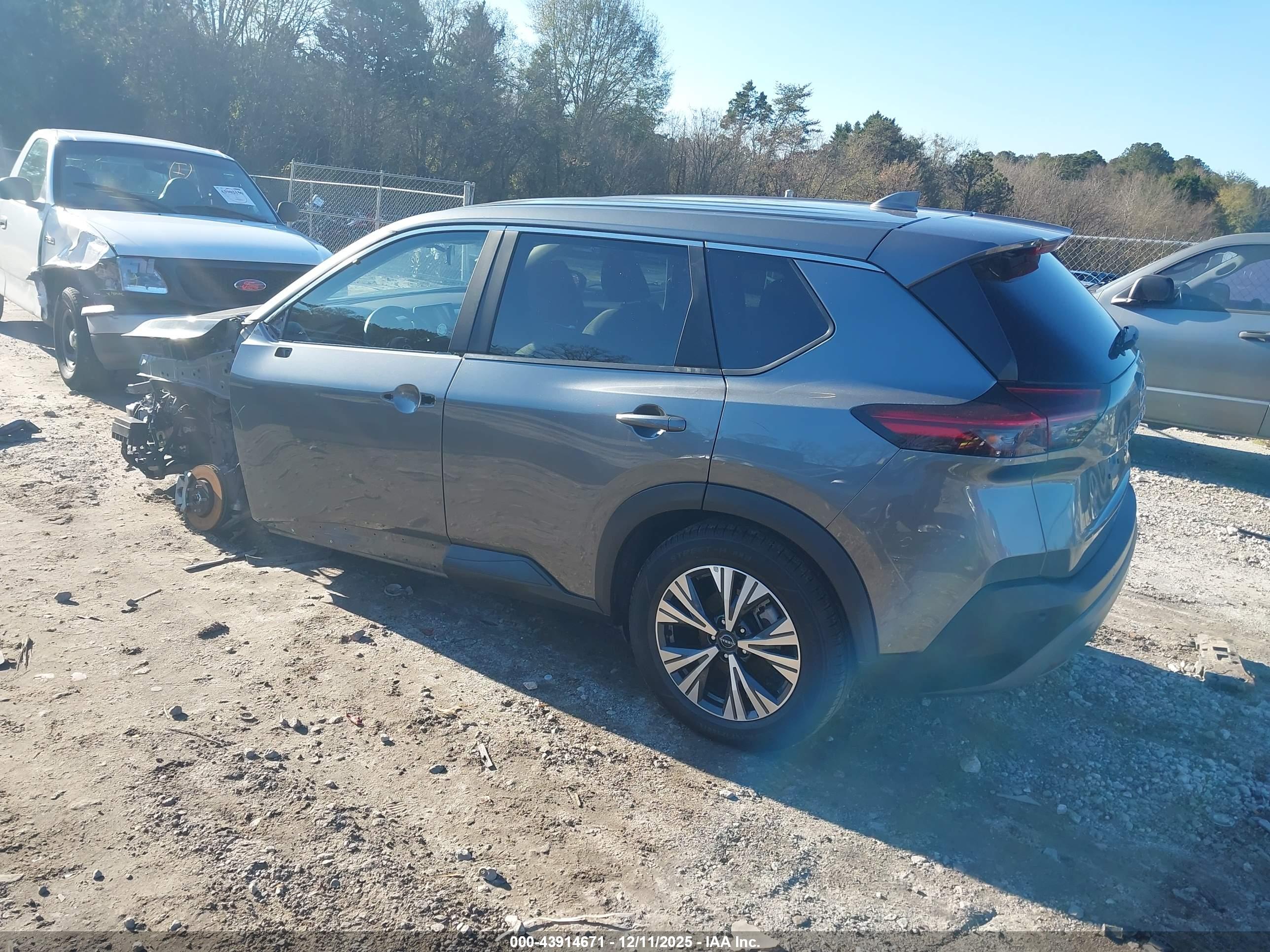 NISSAN ROGUE image 3