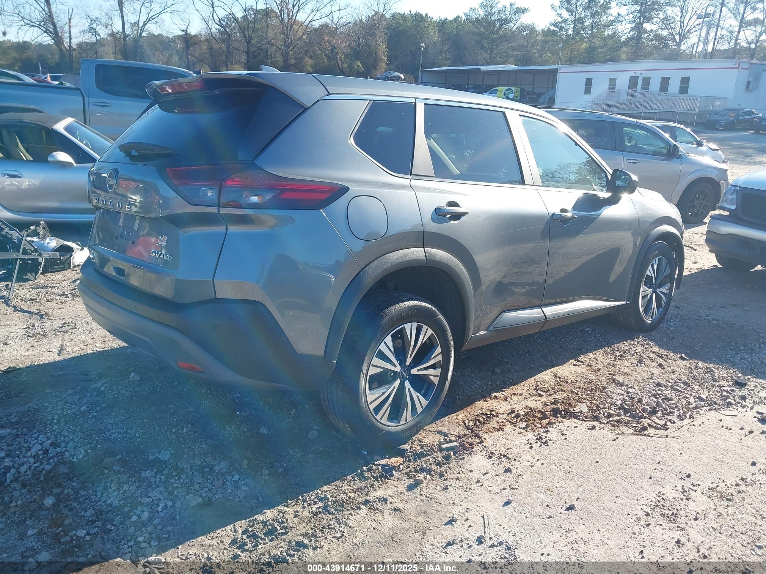 NISSAN ROGUE image 4