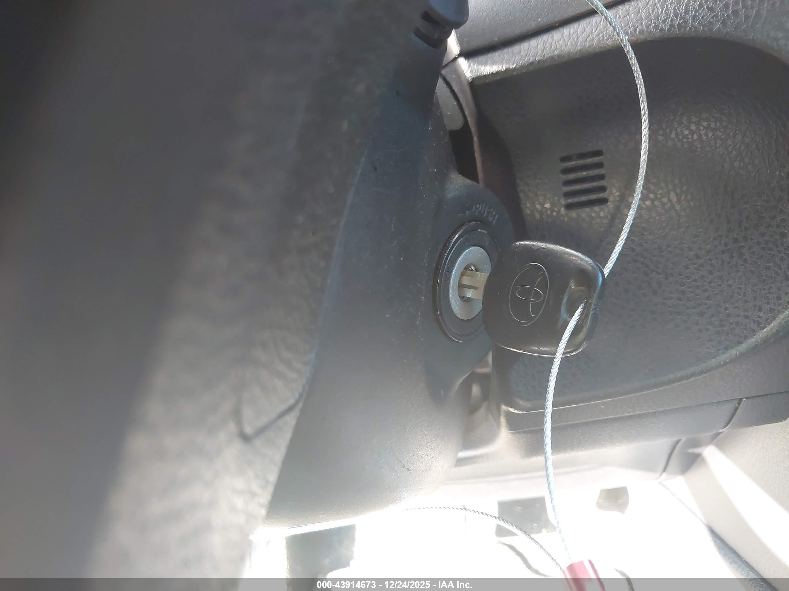 TOYOTA COROLLA image 11