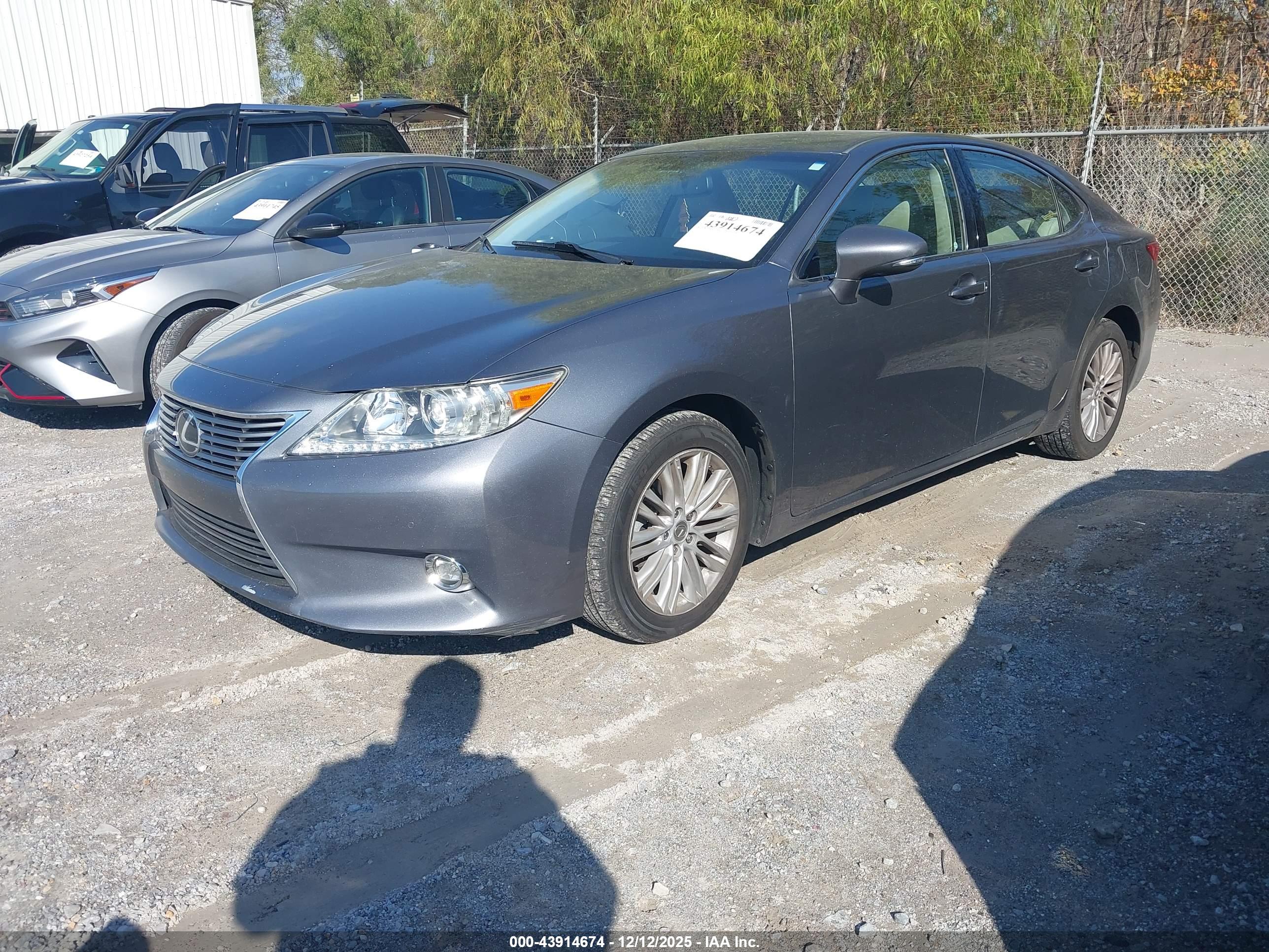 LEXUS ES image 2