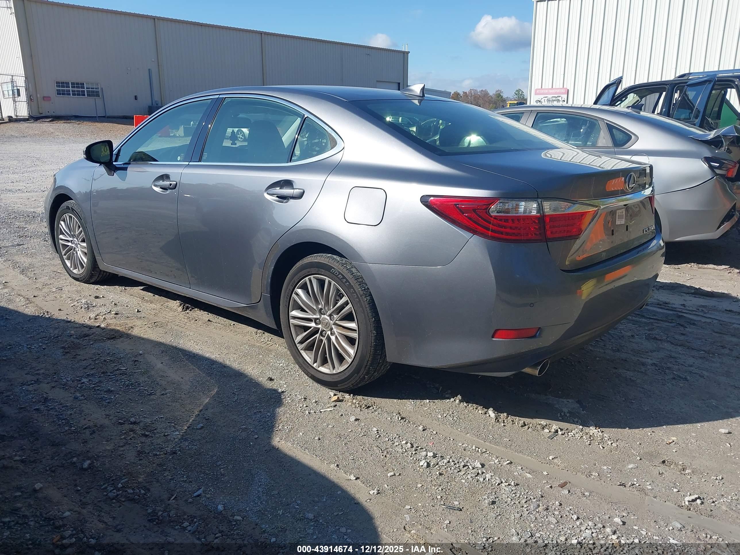 LEXUS ES image 3