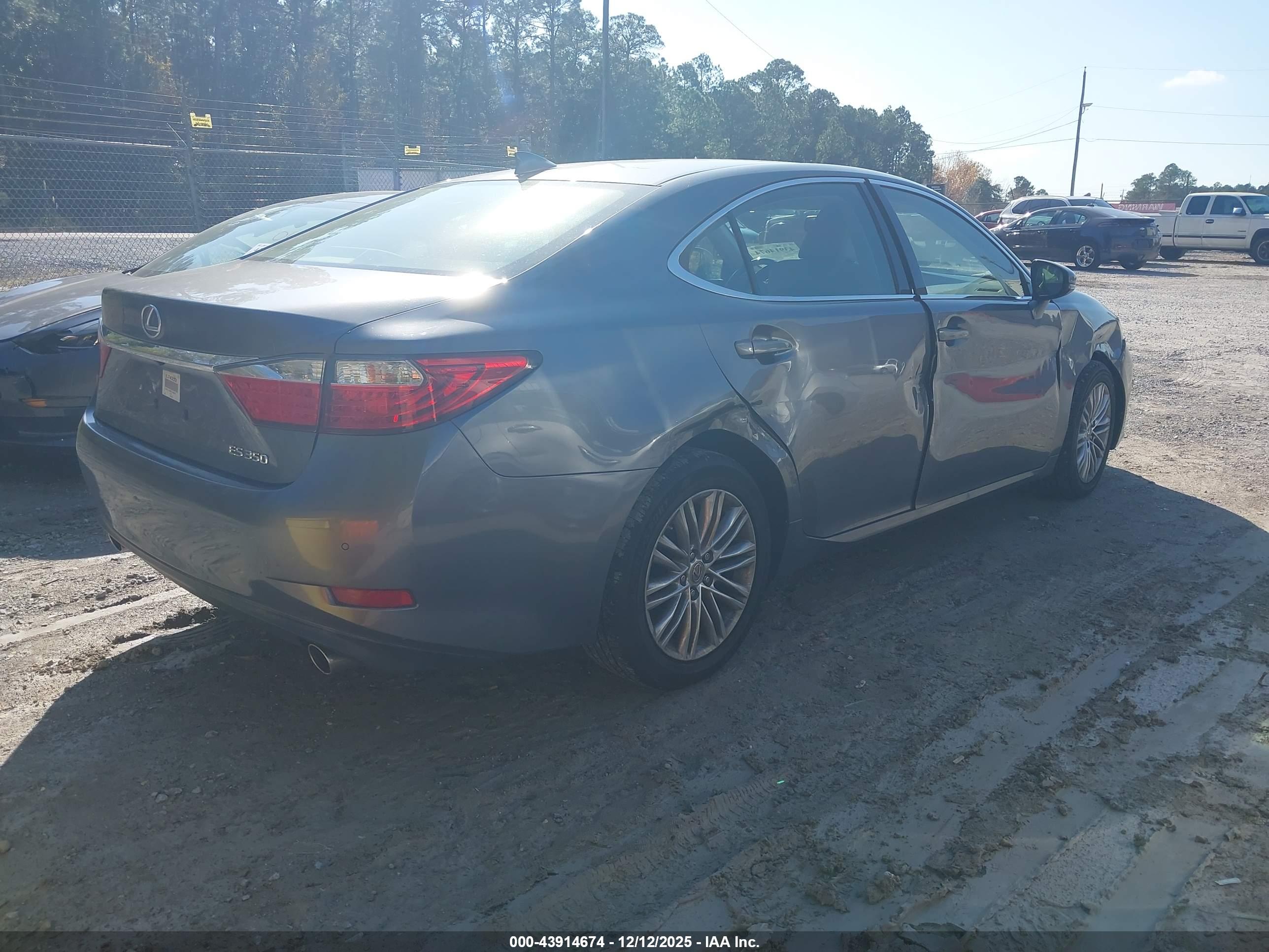 LEXUS ES image 4
