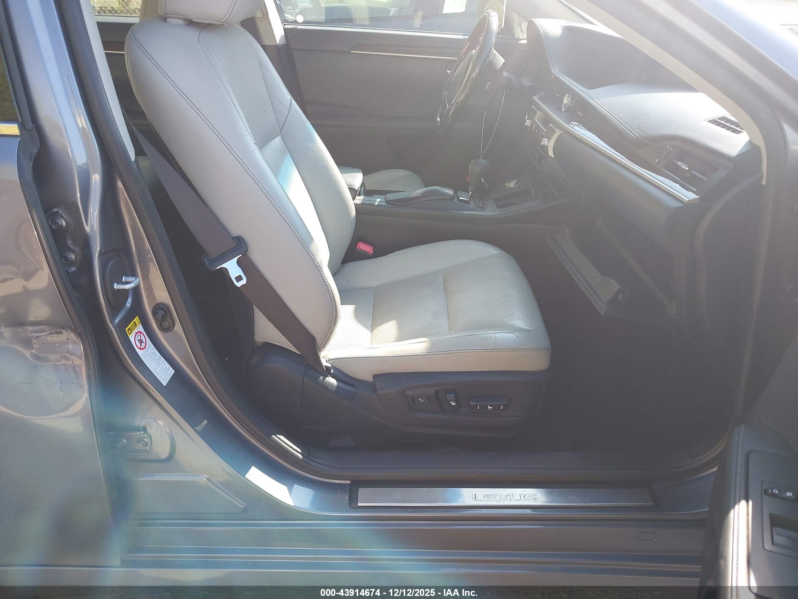 LEXUS ES image 5