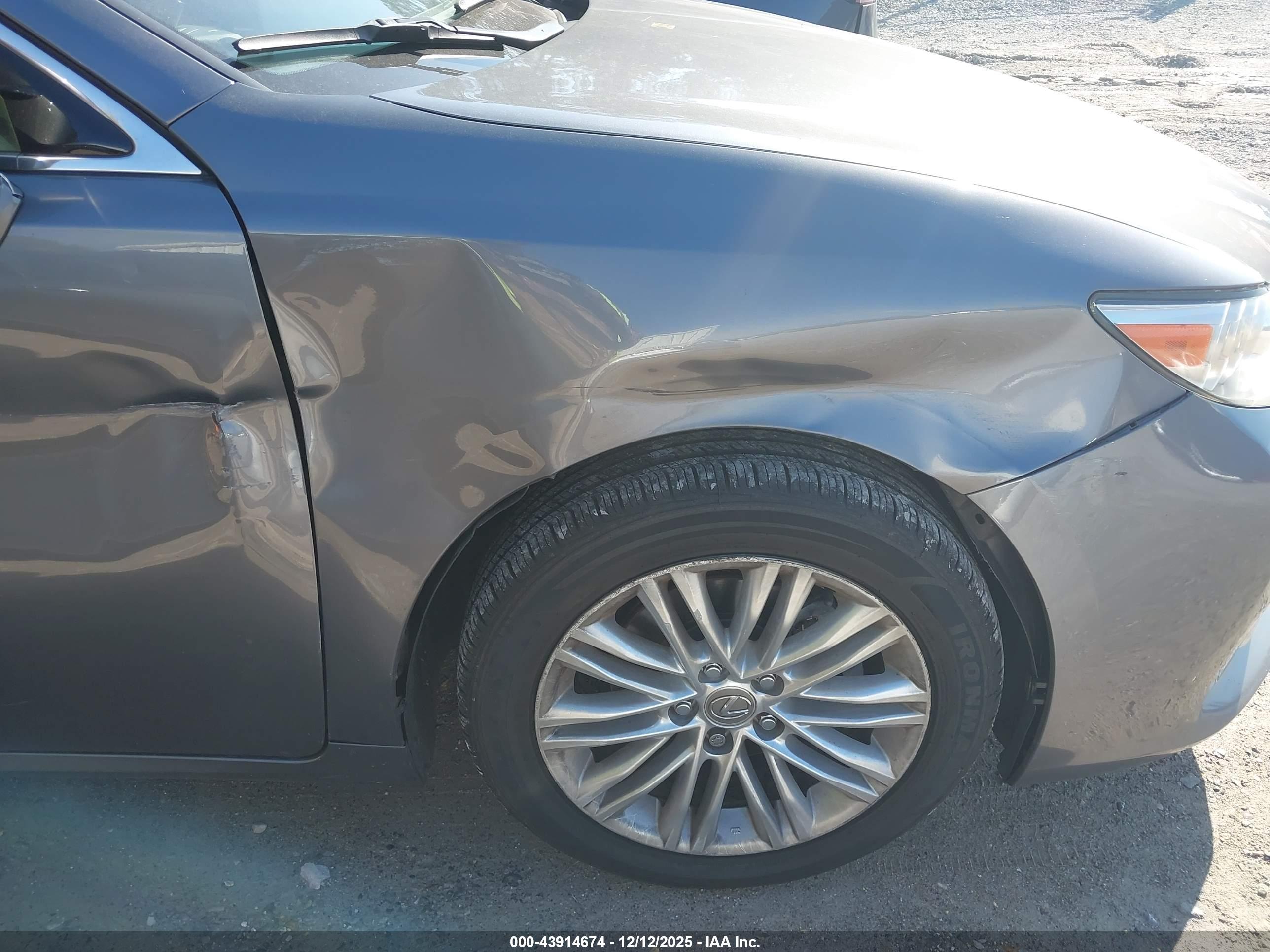 LEXUS ES image 6